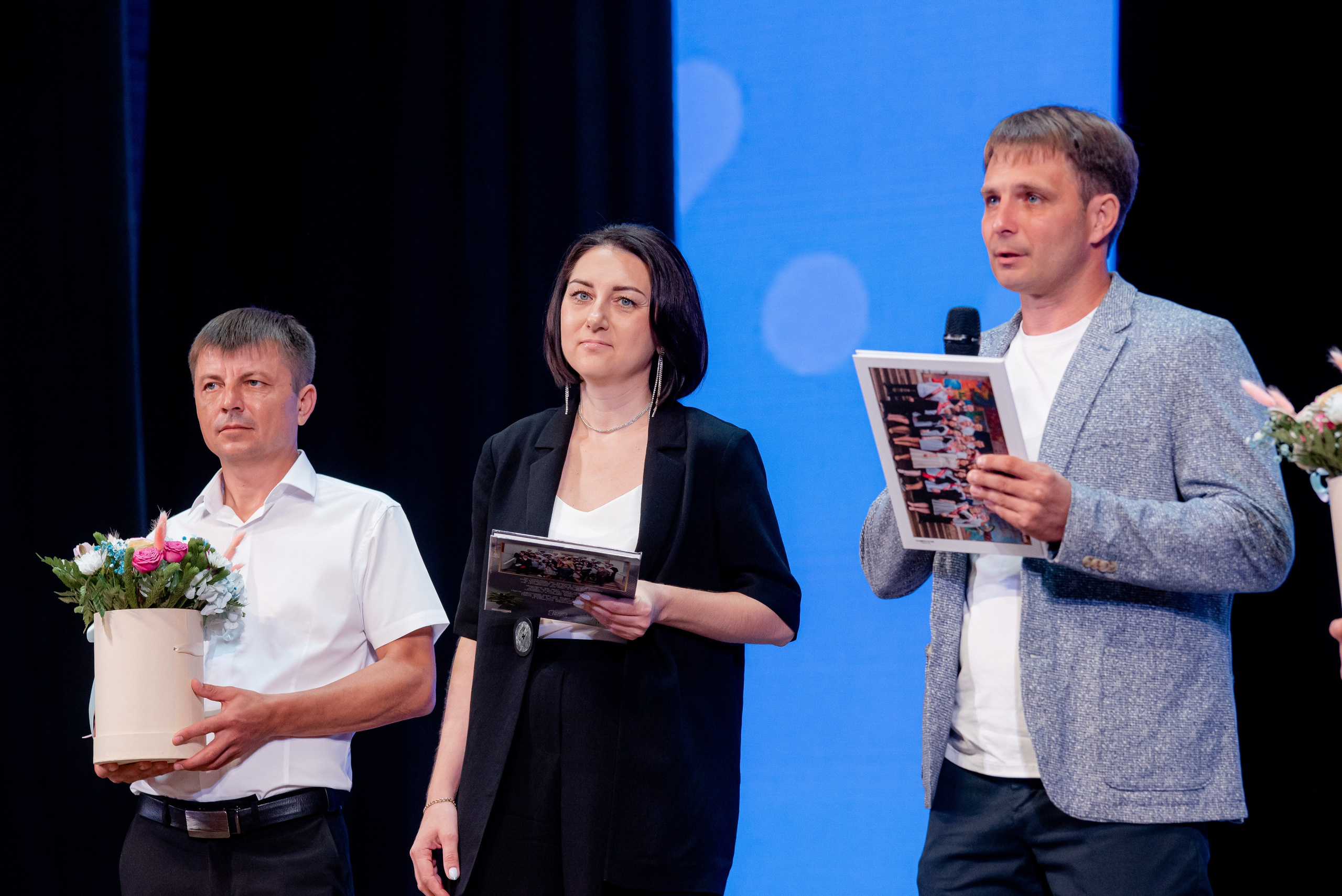 30 Школа. Вручение и Банкет. ДК Юбилейный и Банхоф. Фотограф в Волгограде и Волжском Александр Горбань