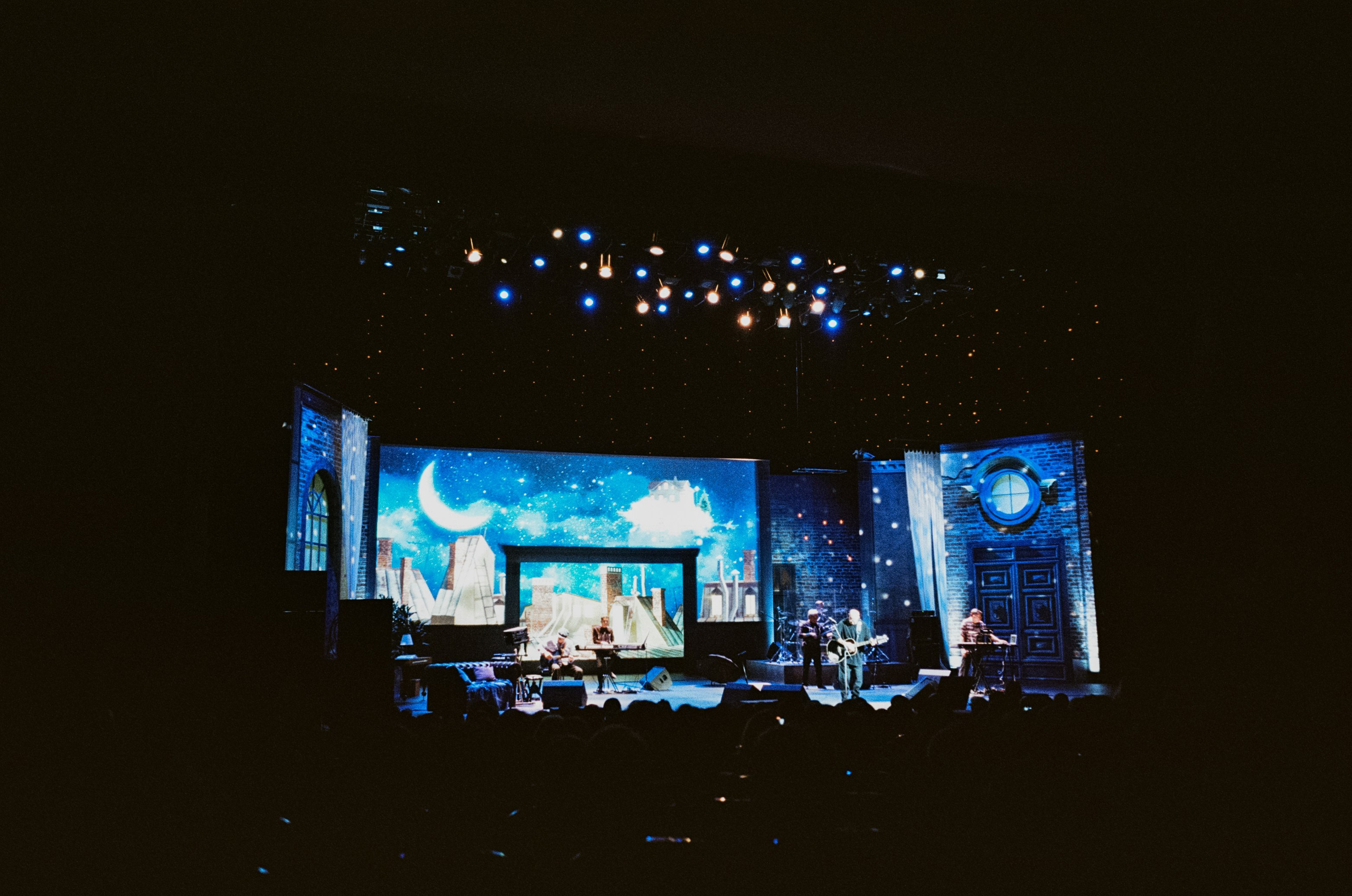 Осенние традиции. Пушкинский музей, театр Моссовета и концерт Розенбаума. Фотограф-документалист Мария Осокина