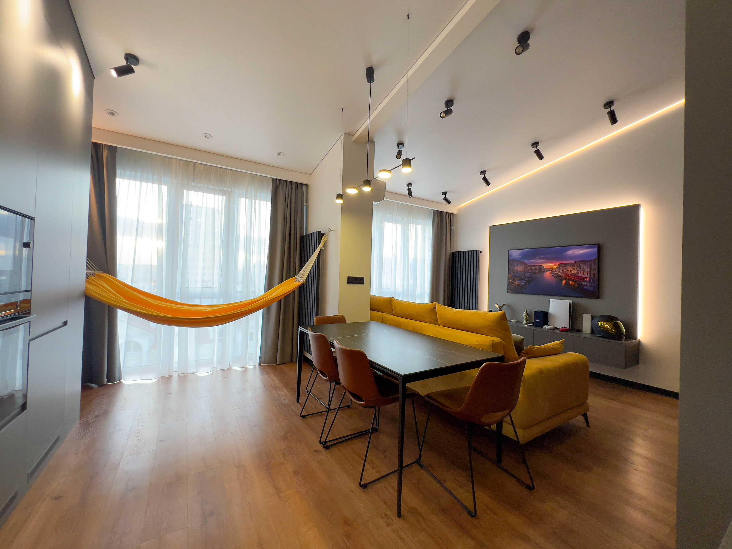 The apartment is on two levels. Fotograf Dmitrii Donets