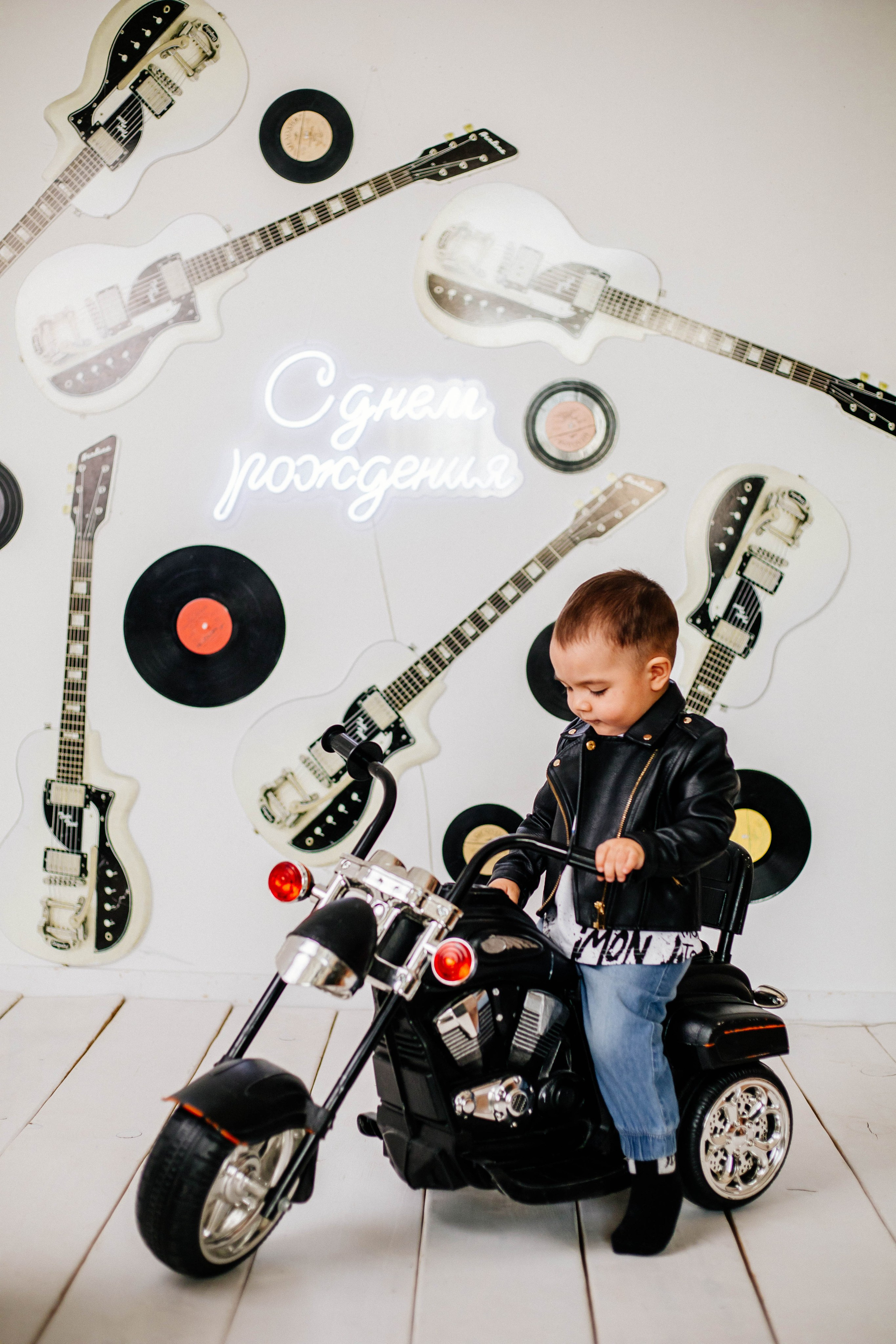 Лев с семьей. Рыжова Тамара