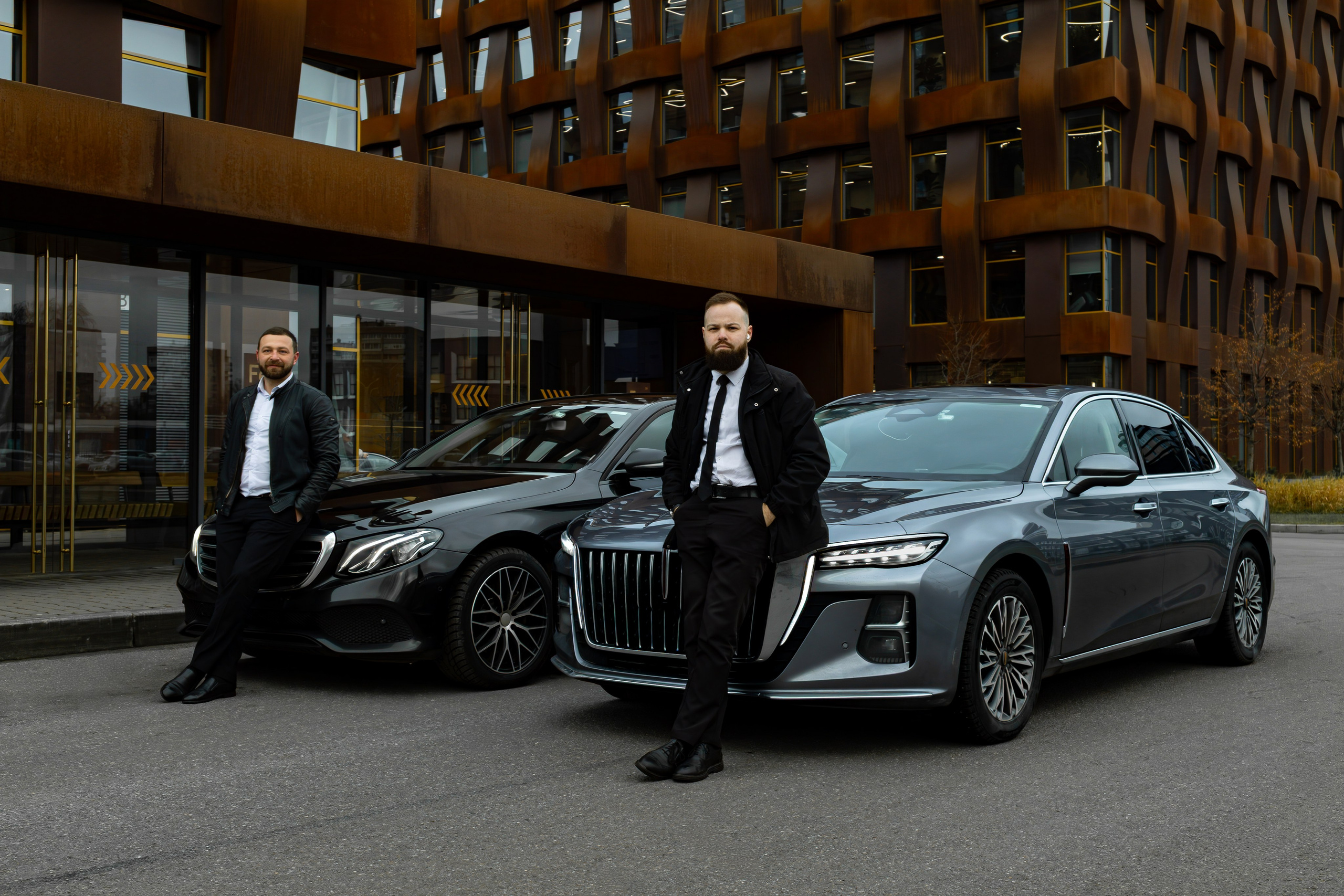 Mercedes & Hongqi. Photo-nk