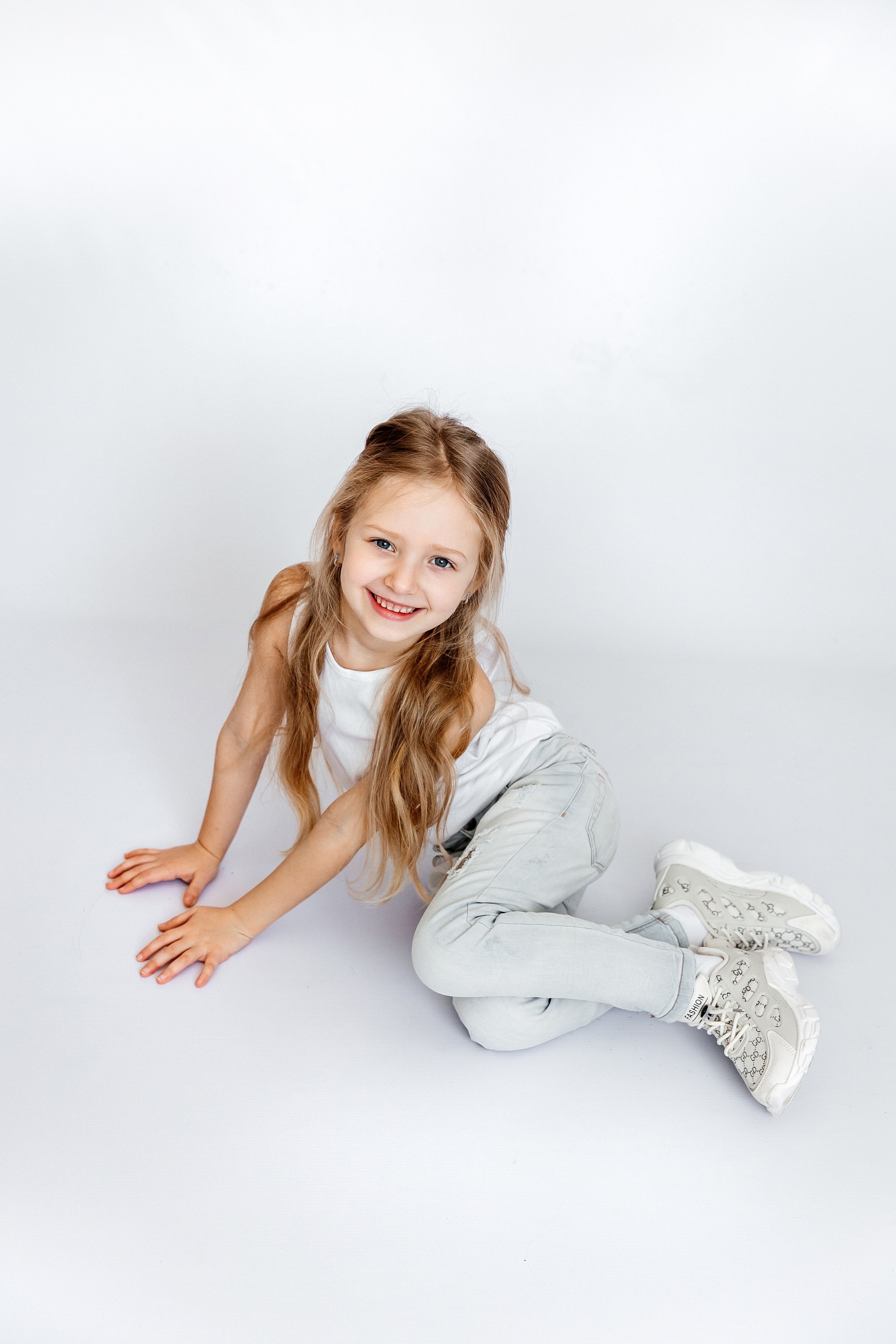 Белый фон. Детский фотограф, выпускные альбомы в Нижнем Новгороде Бодягина Мария