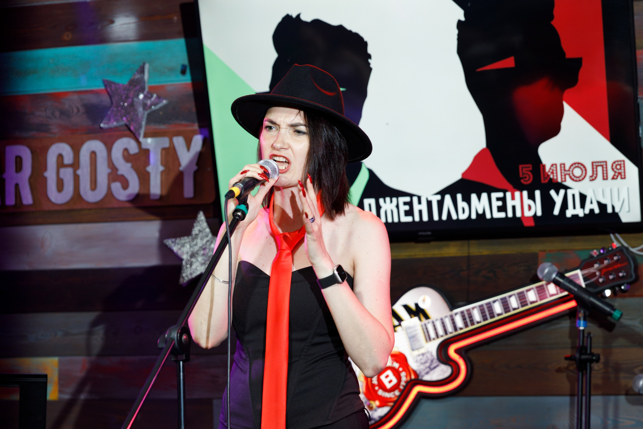 Концерт группы «Джентельмены удачи». Фотограф Анна Телекаева, выпускные альбомы, семейные и репортажные съемки в Омске