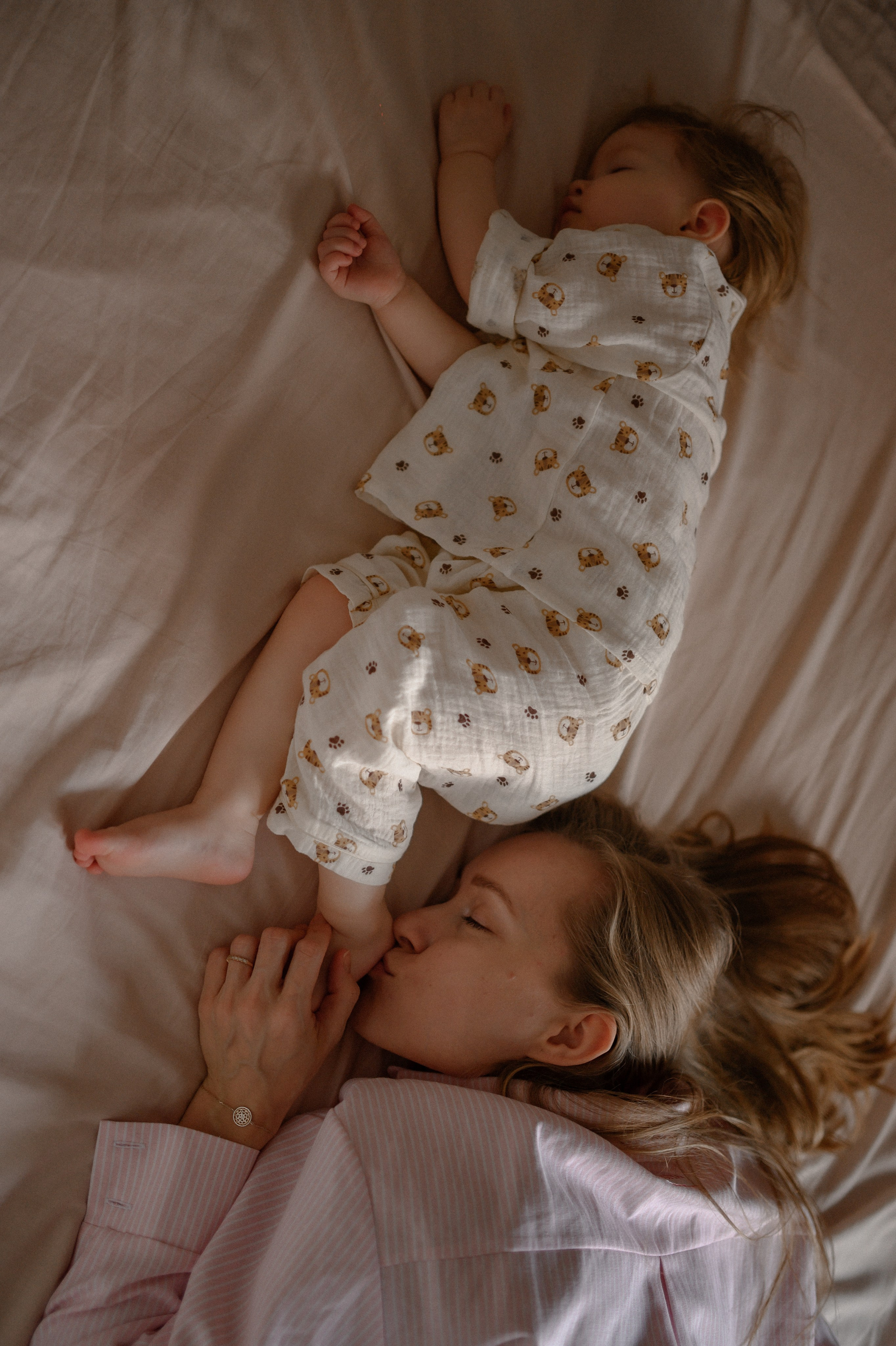 Даша и Варя дома. Семейный и свадебный lifestyle-фотограф в Москве Мария Петрова