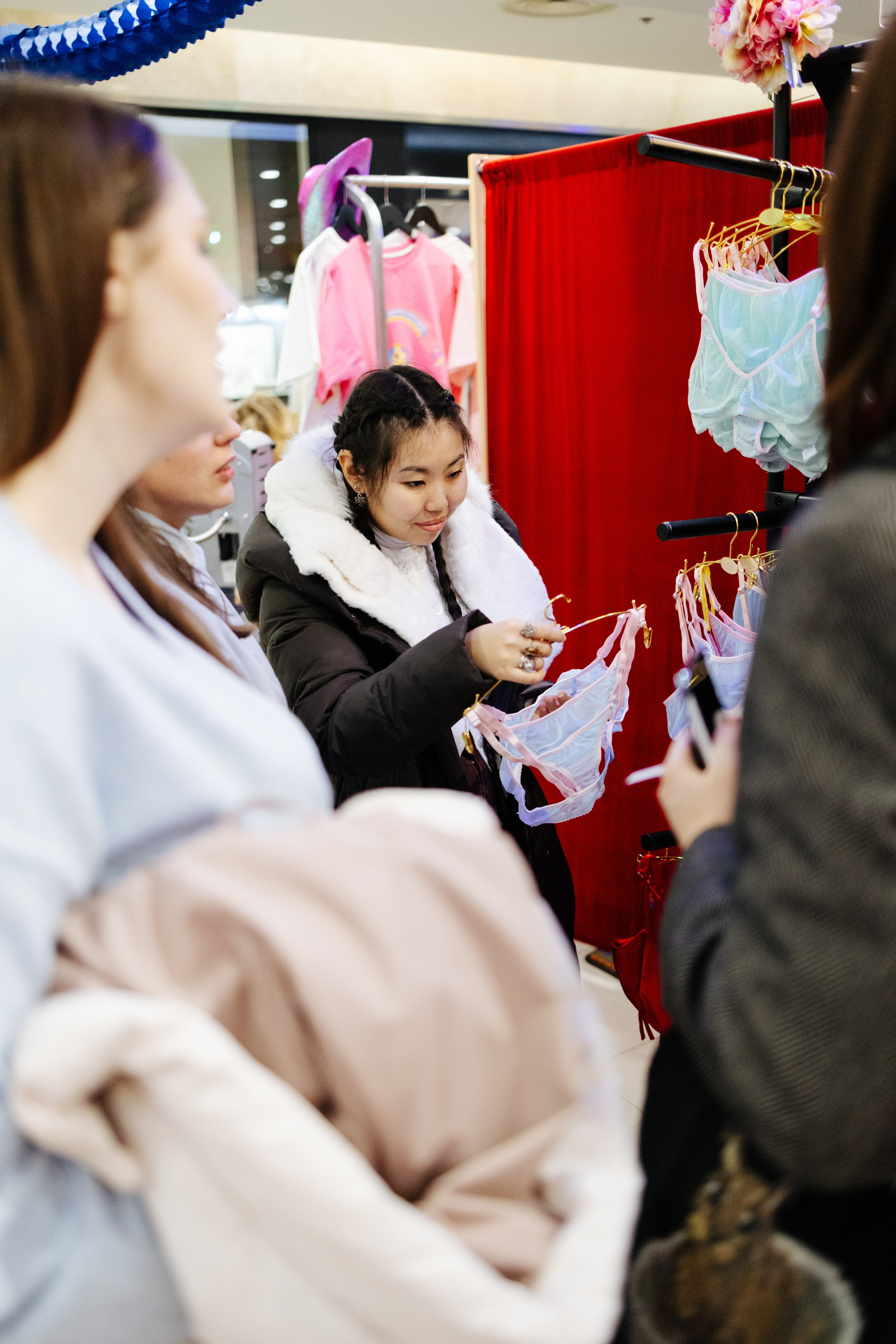 27–28 декабря 2025 Pop-up в Lotte Plaza / фото Валерий Белобеев. Фотоотчеты «Ламбада-маркета»