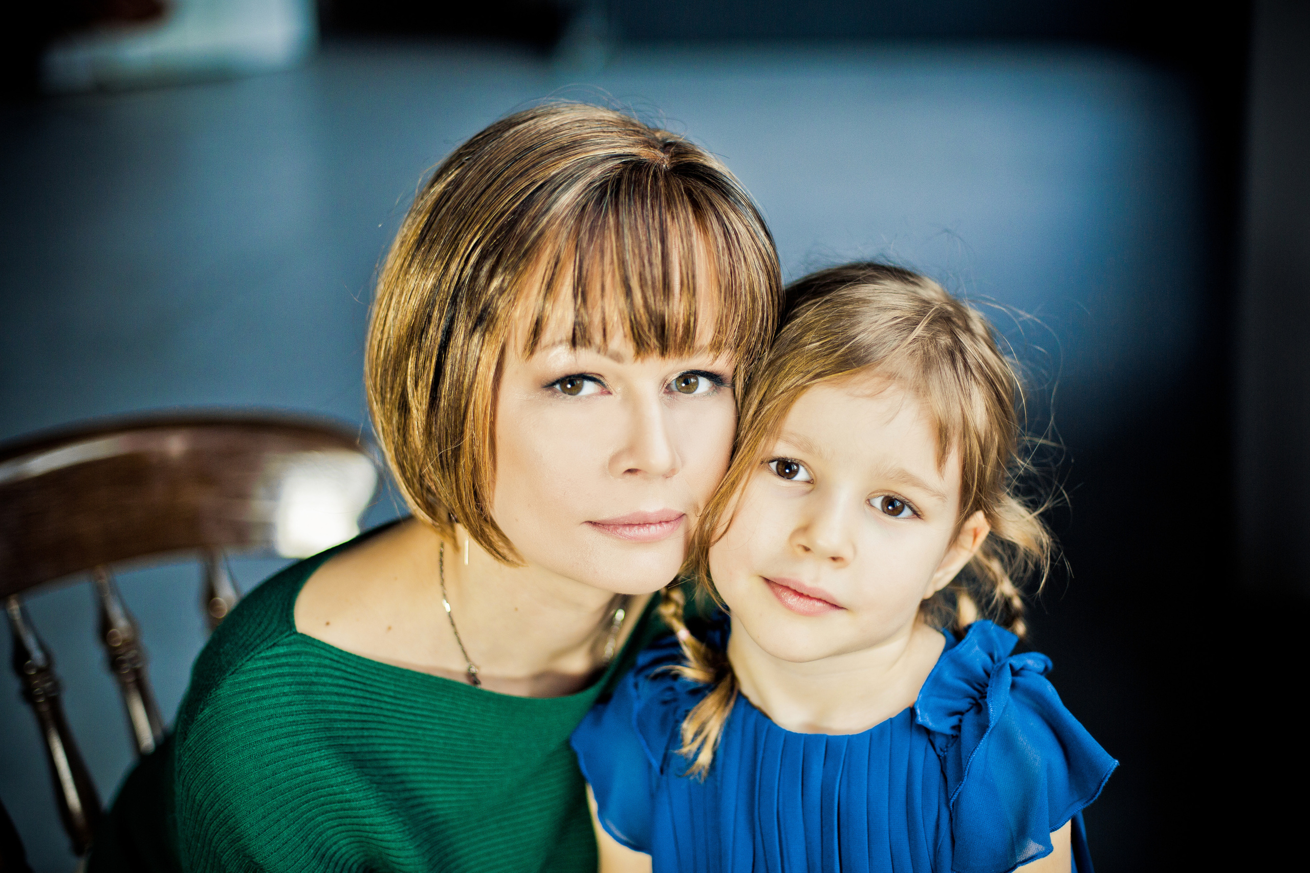 Фотосессия кудрявой девочки с родителями. Детский, свадебный и семейный фотограф Юлия Курбатова, Санкт-Петербург