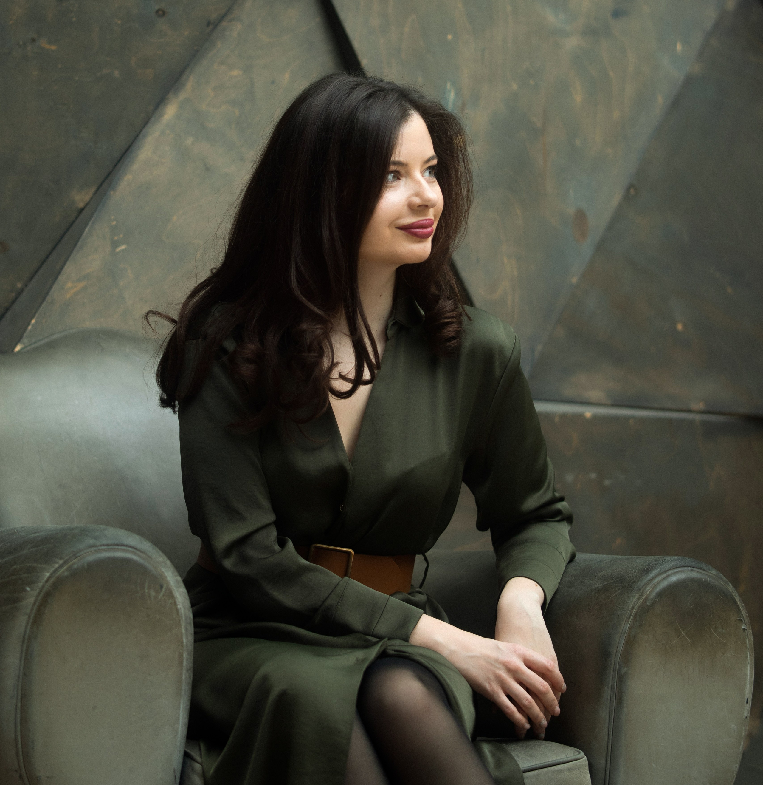 женщина в зеленом