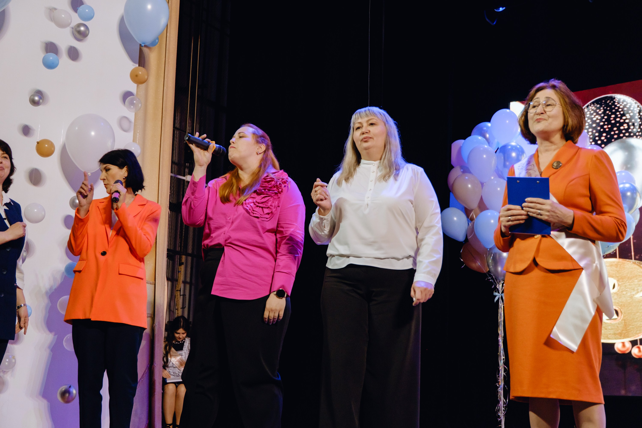 Последний звонок 11 класс. Фотограф Софья Володкина