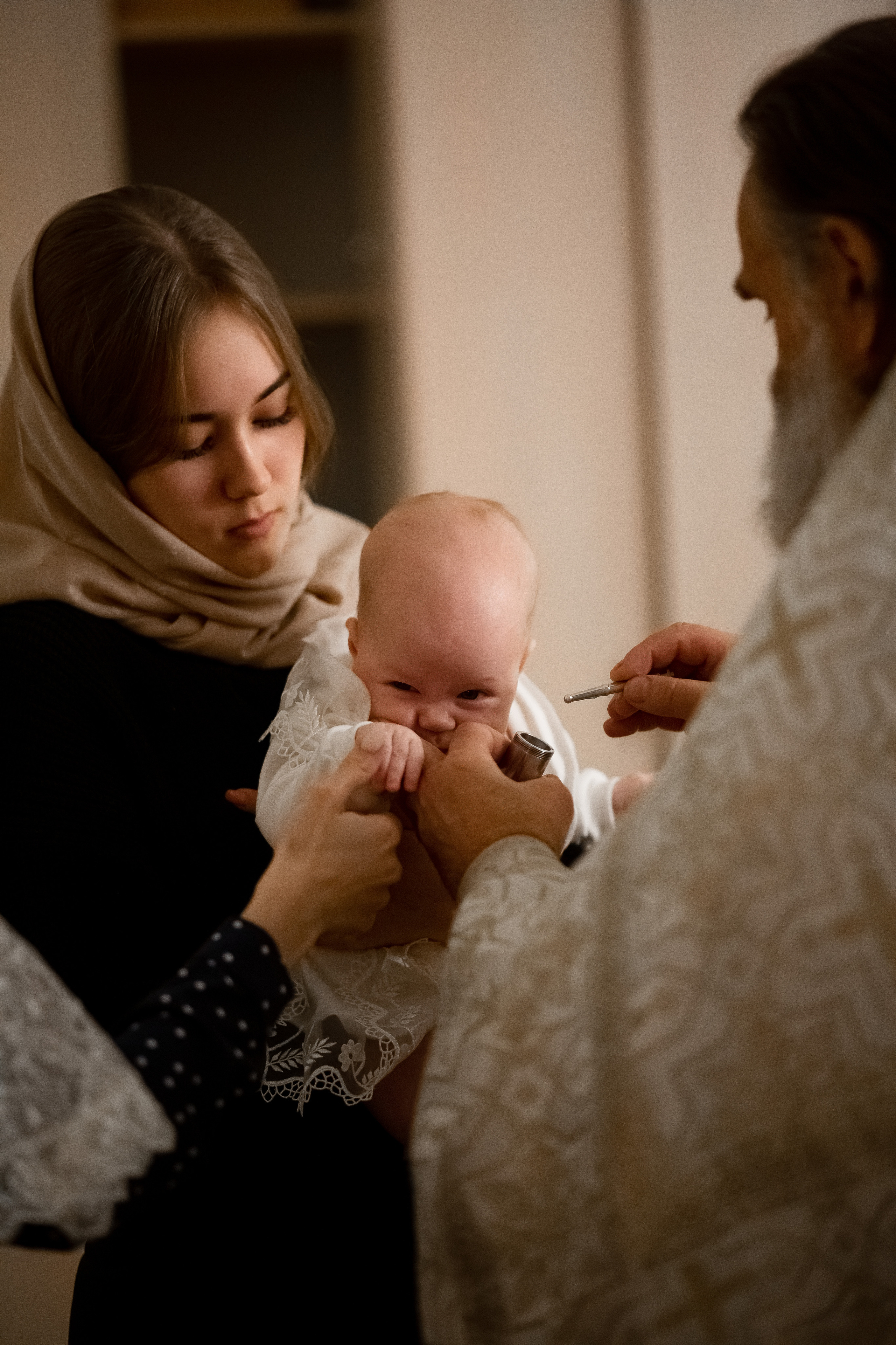 Таинство крещения в храме г. Звенигрод. Фотограф Олеся Бакалина