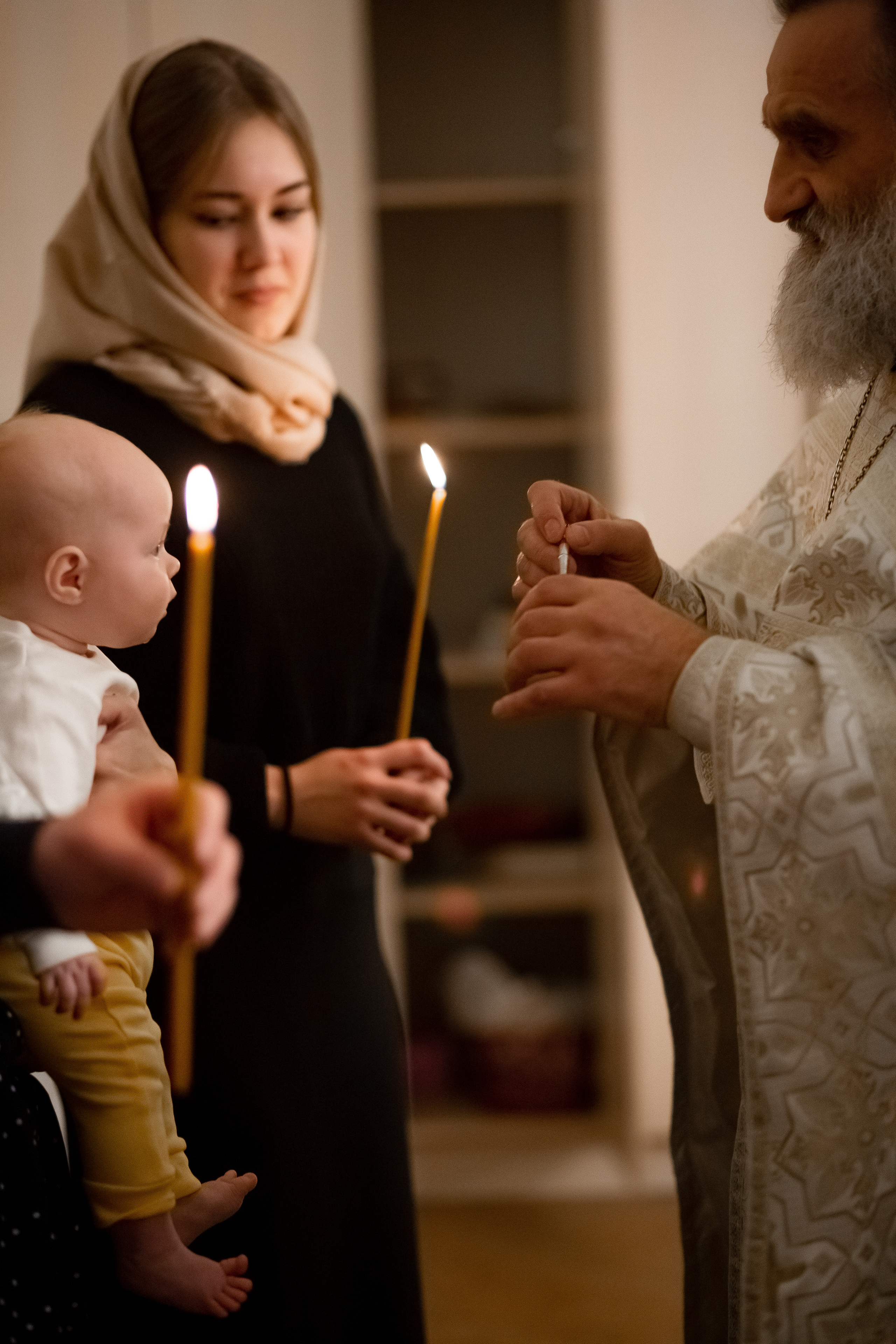 Таинство крещения в храме г. Звенигрод. Фотограф Олеся Бакалина