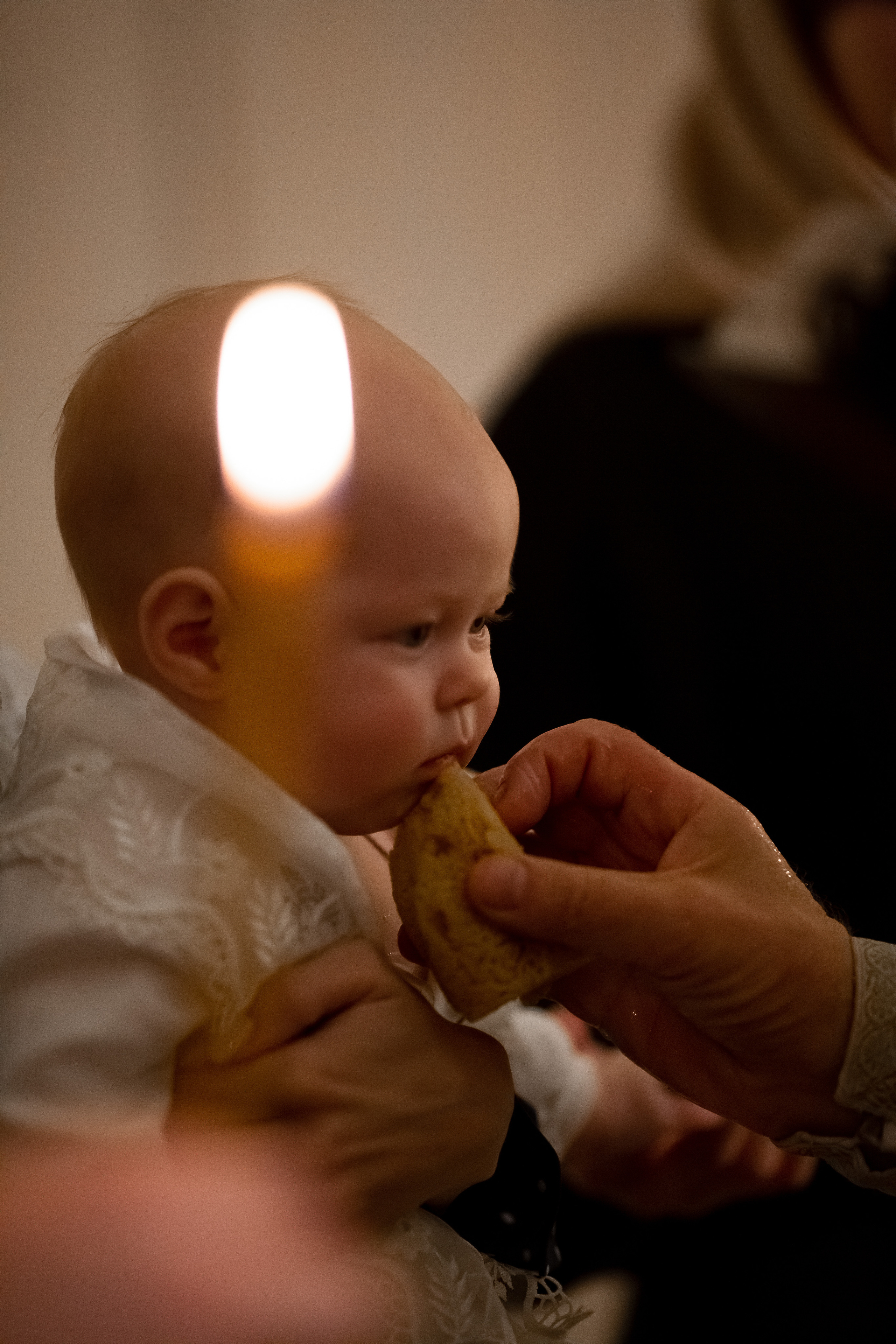 Таинство крещения в храме г. Звенигрод. Фотограф Олеся Бакалина
