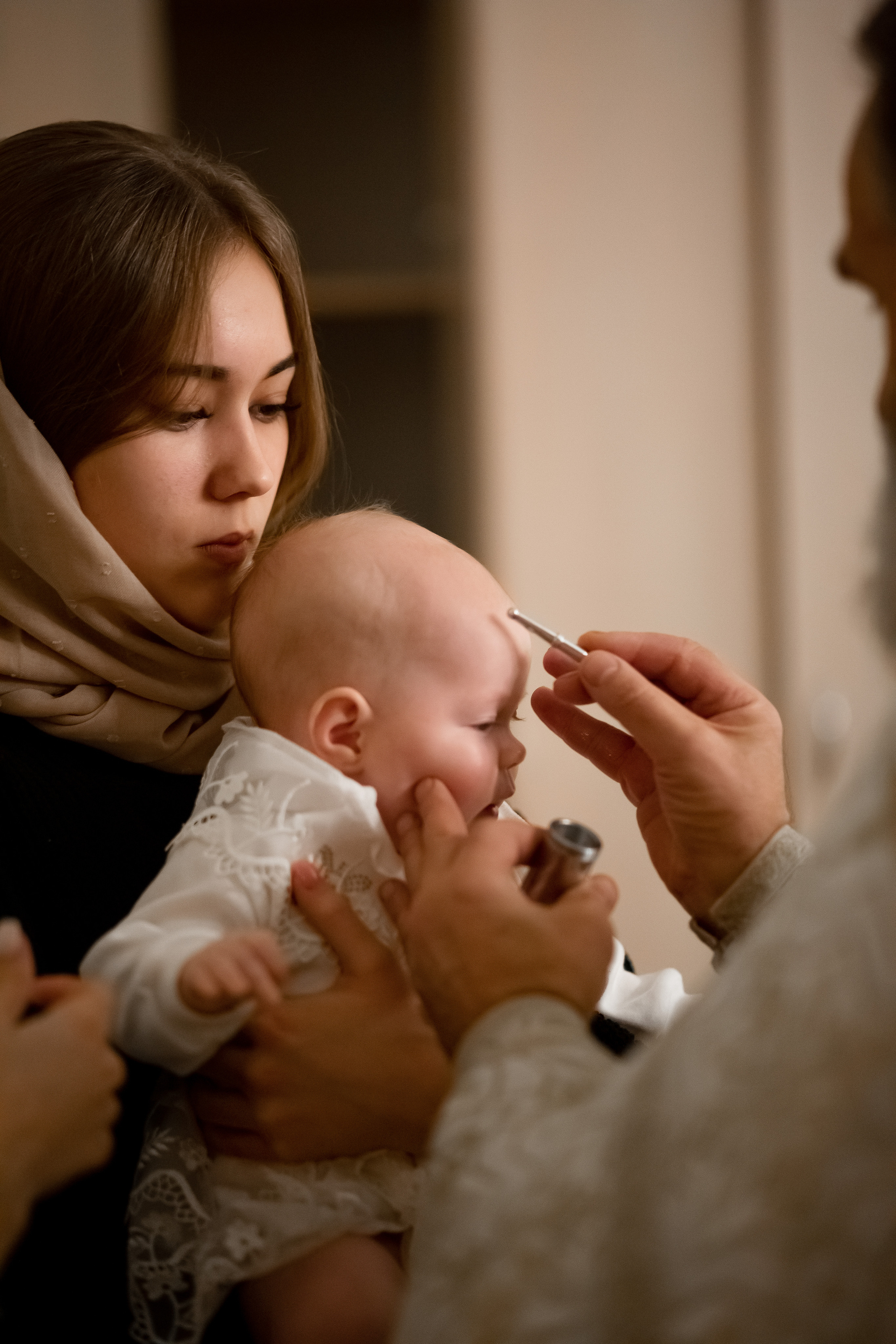 Таинство крещения в храме г. Звенигрод. Фотограф Олеся Бакалина