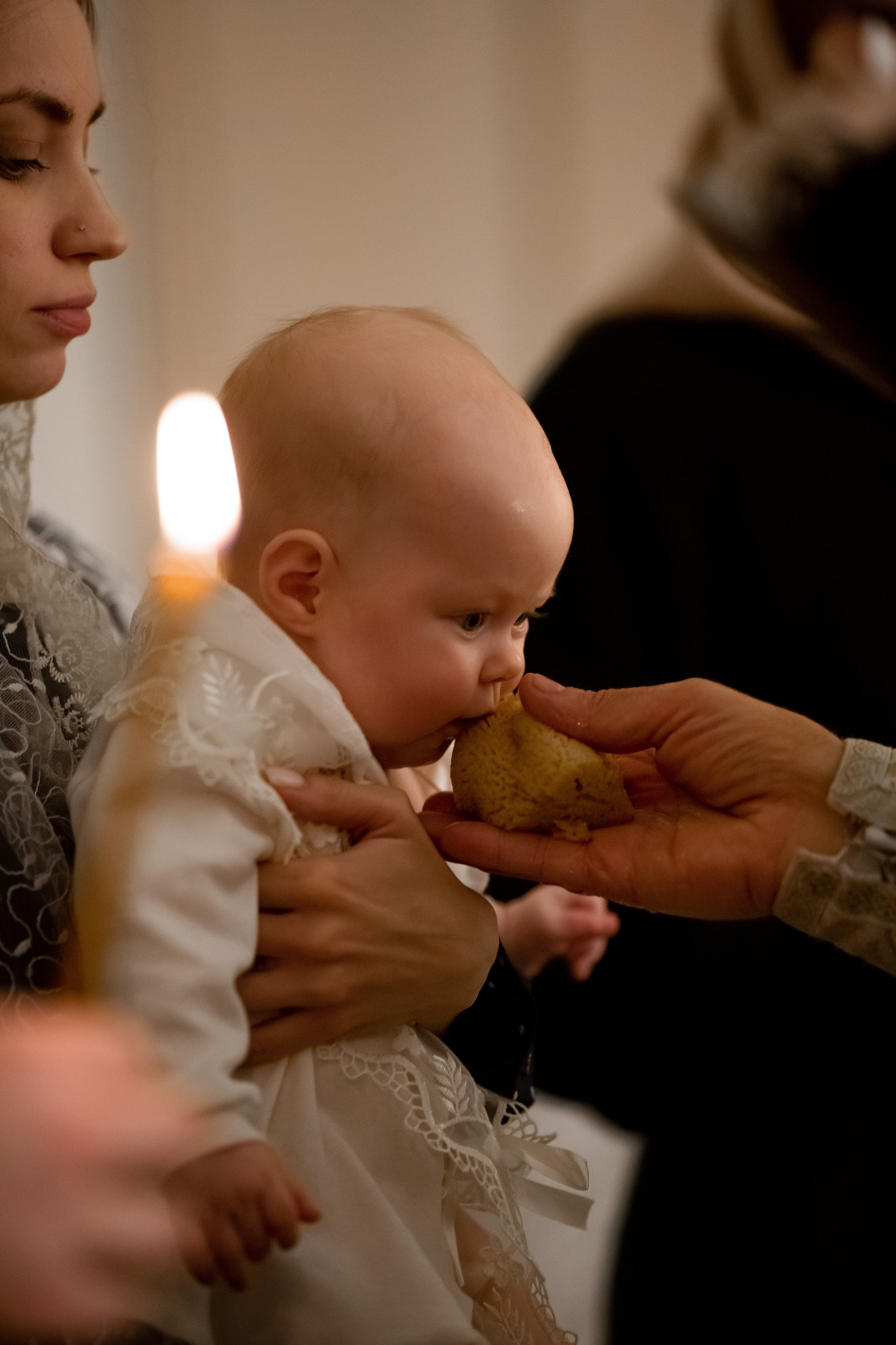 Таинство крещения в храме г. Звенигрод. Фотограф Олеся Бакалина