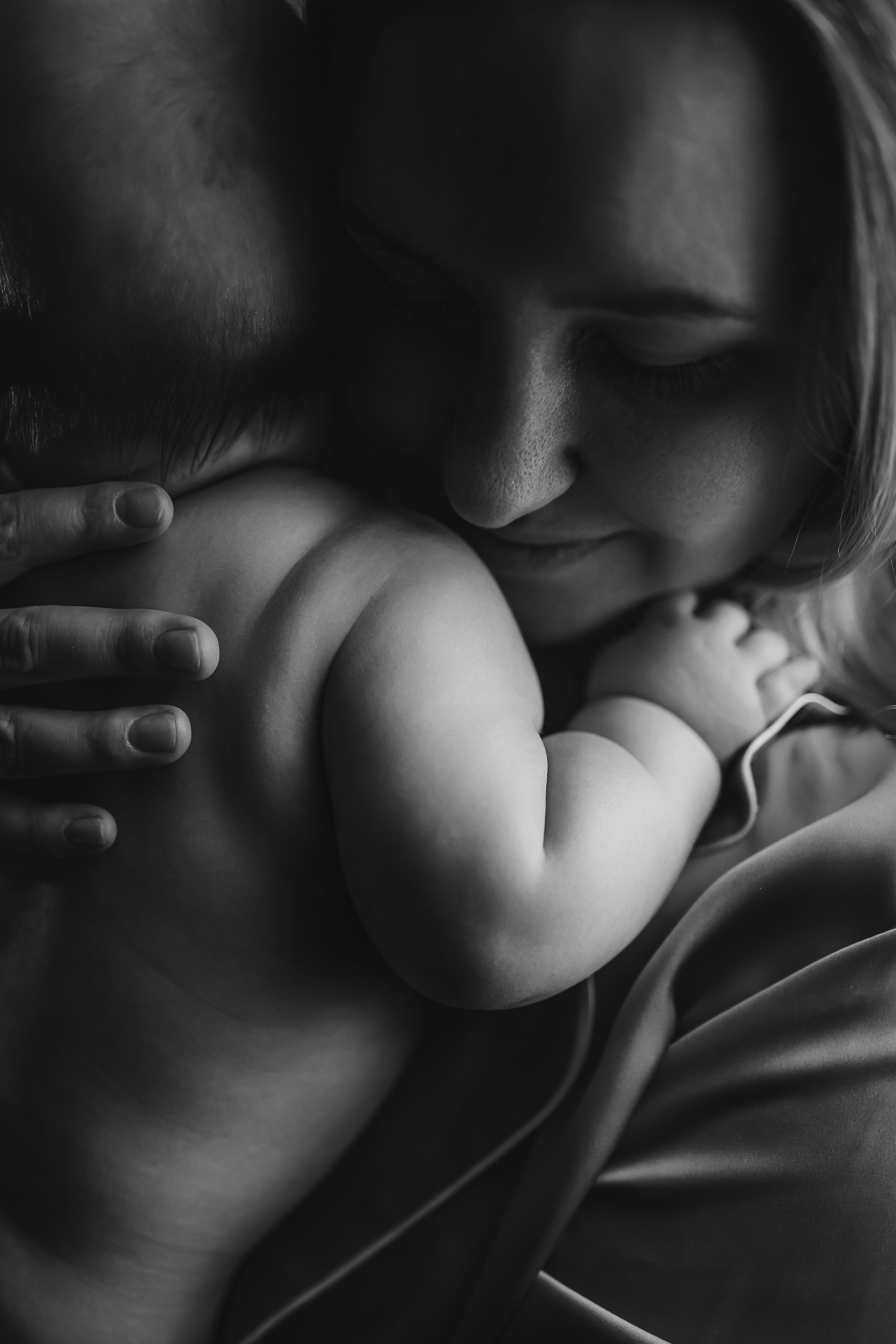 Кормление. Семейный фотограф Тюмень, фотограф на роды Салмина Мария