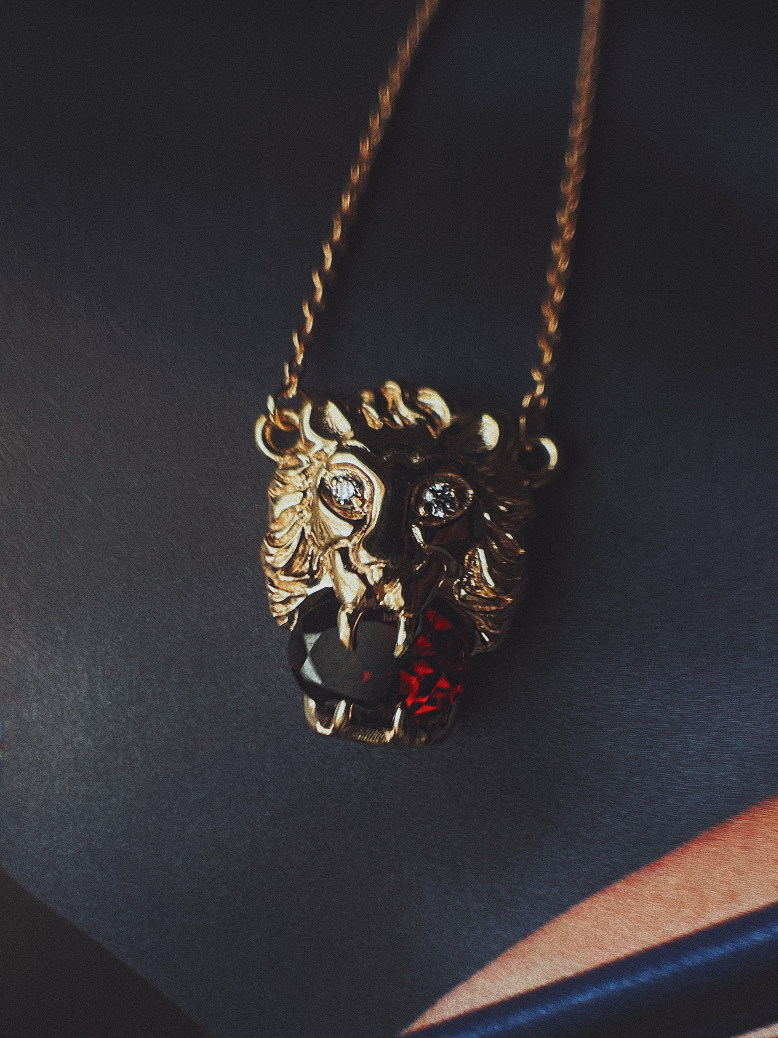 Цепочка из золота 585 пробы, металл клиента. Гранат. Реплика фирмы GUCCI. 