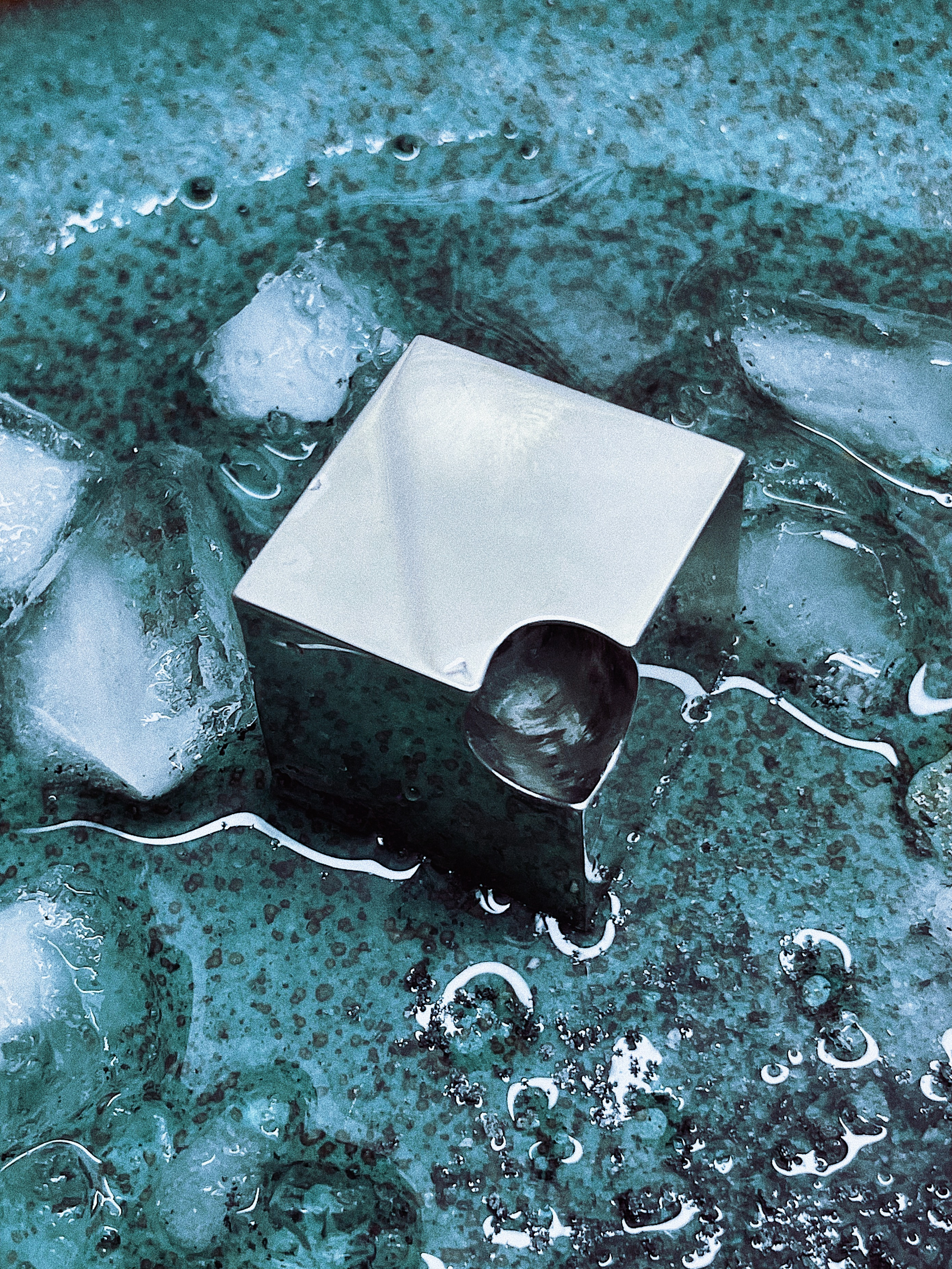 Подвеска в форме куба из серебра 925 пробы. 