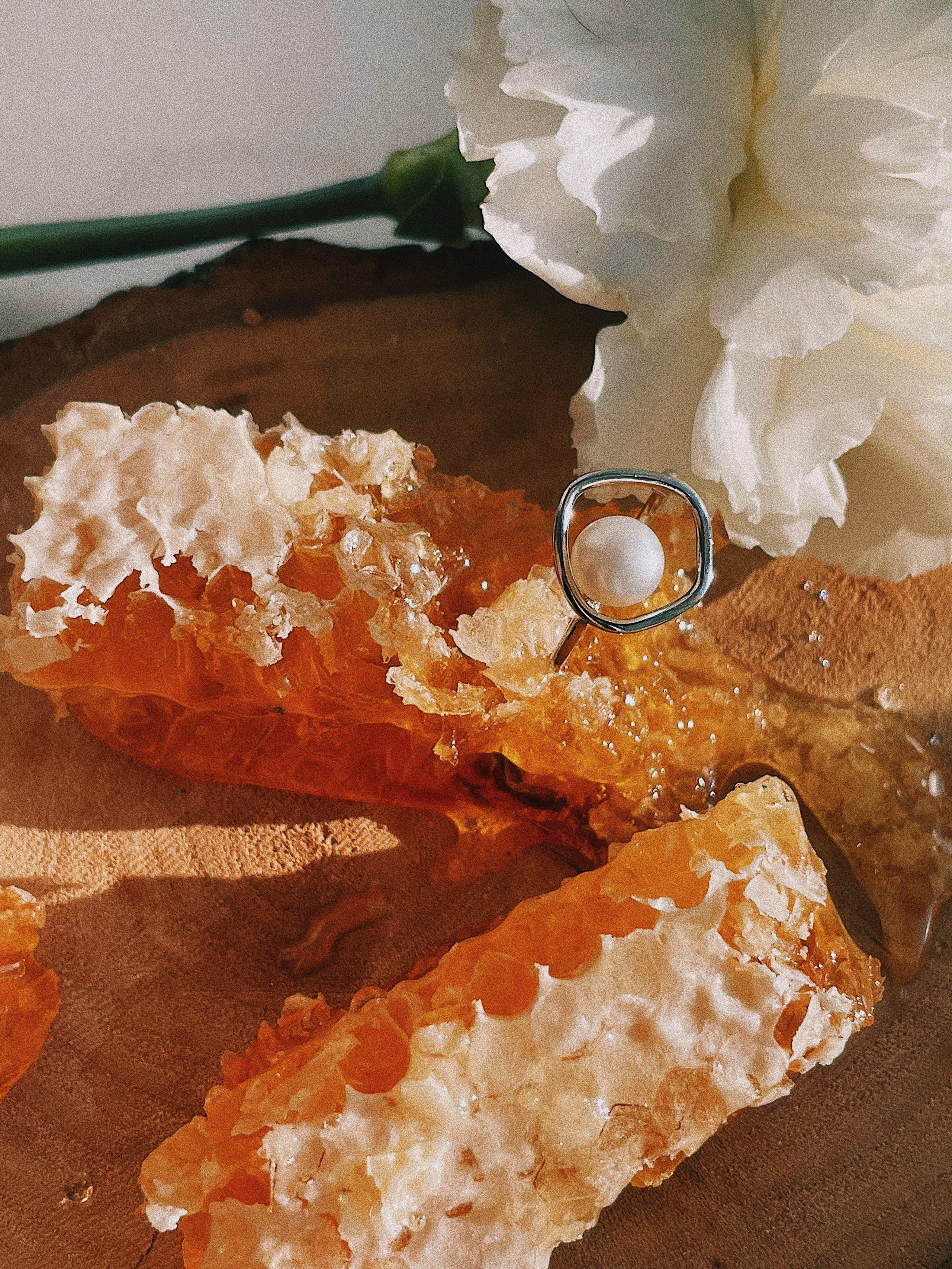 Кольцо с жемчугом из серебра 925 пробы. 