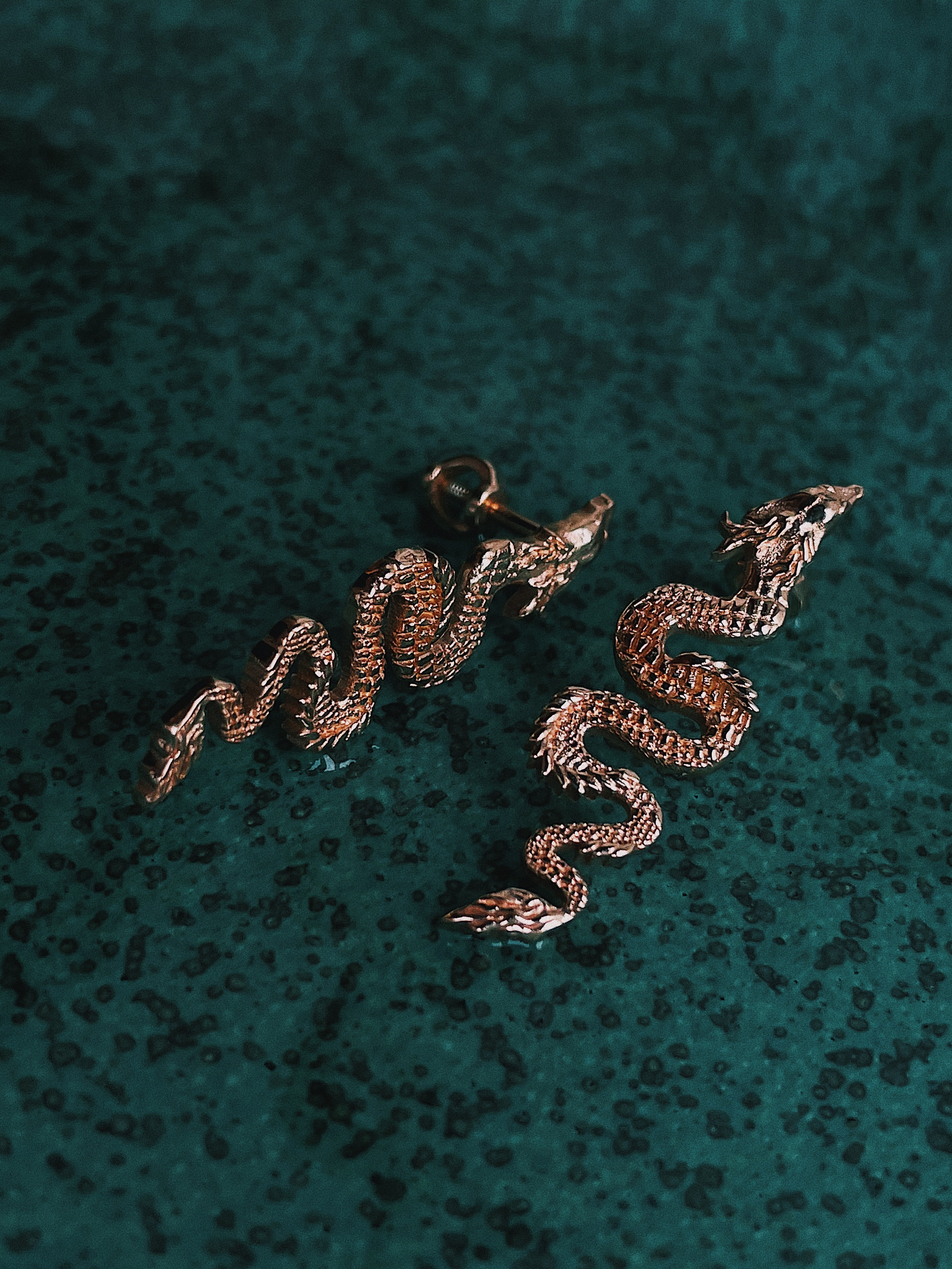 Серьги "Дракон" из серебра 925 пробы, золочение. Выполнено по форме татуировки клиентки. 