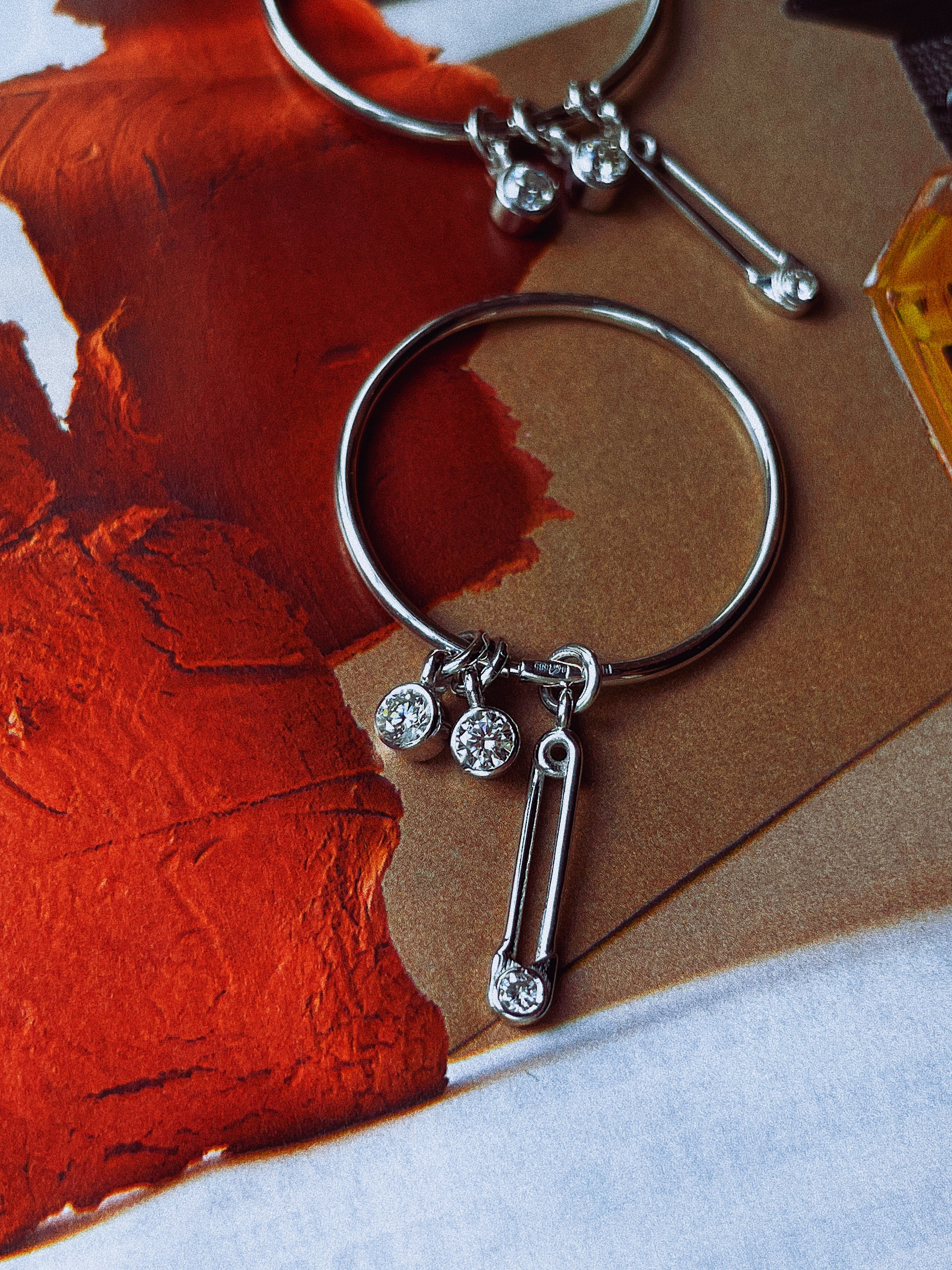 Серьги из белого золота с бриллиантами. 