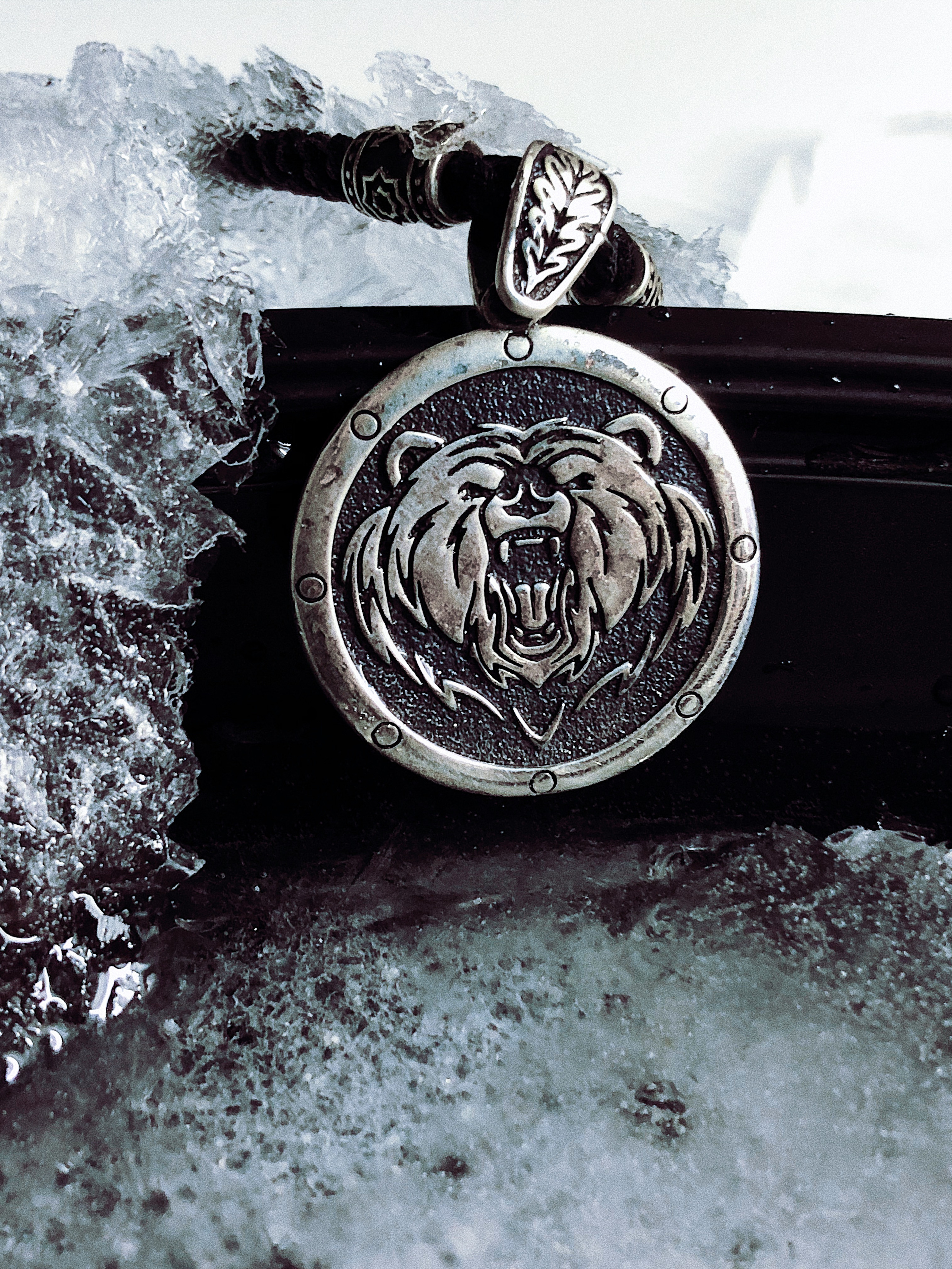 Именная подвеска из серебра на гайтане с использованием мусульманских символов и  серебряных вставок. Серебро 925, родирование. Чернение. 