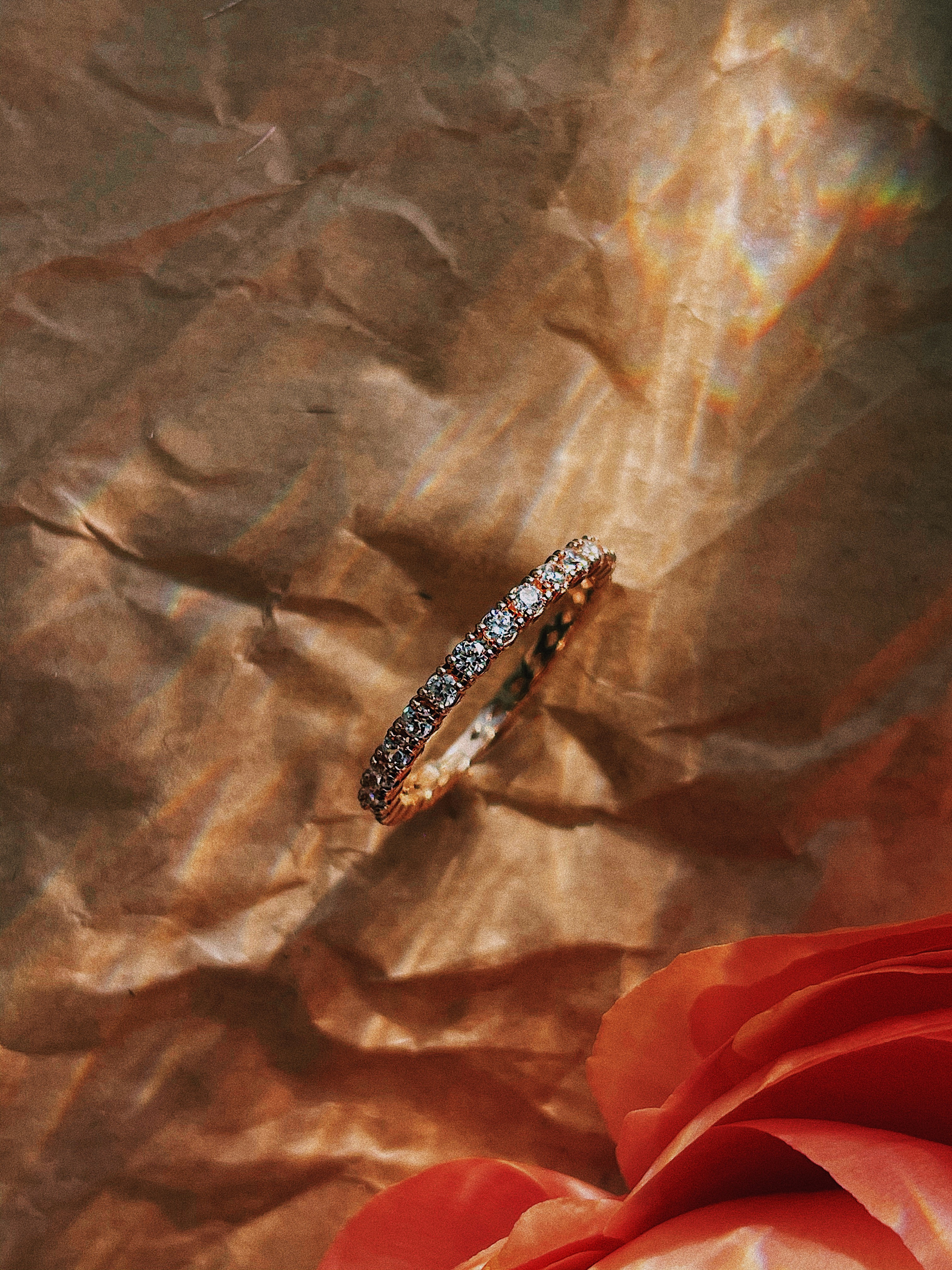 Обручальное кольцо из золота 585 пробы. Бриллианты. 