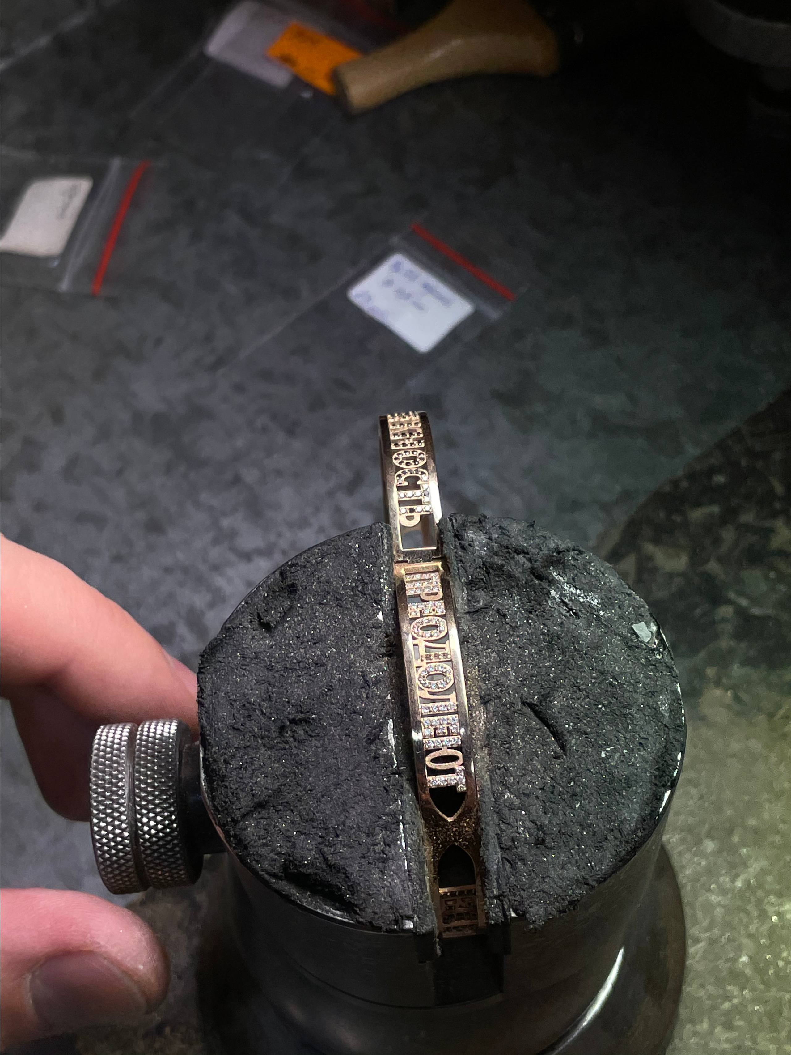 Браслет "Добро и нежность преодолеют всё" из золота 585 пробы. Чёрные и белые бриллианты.