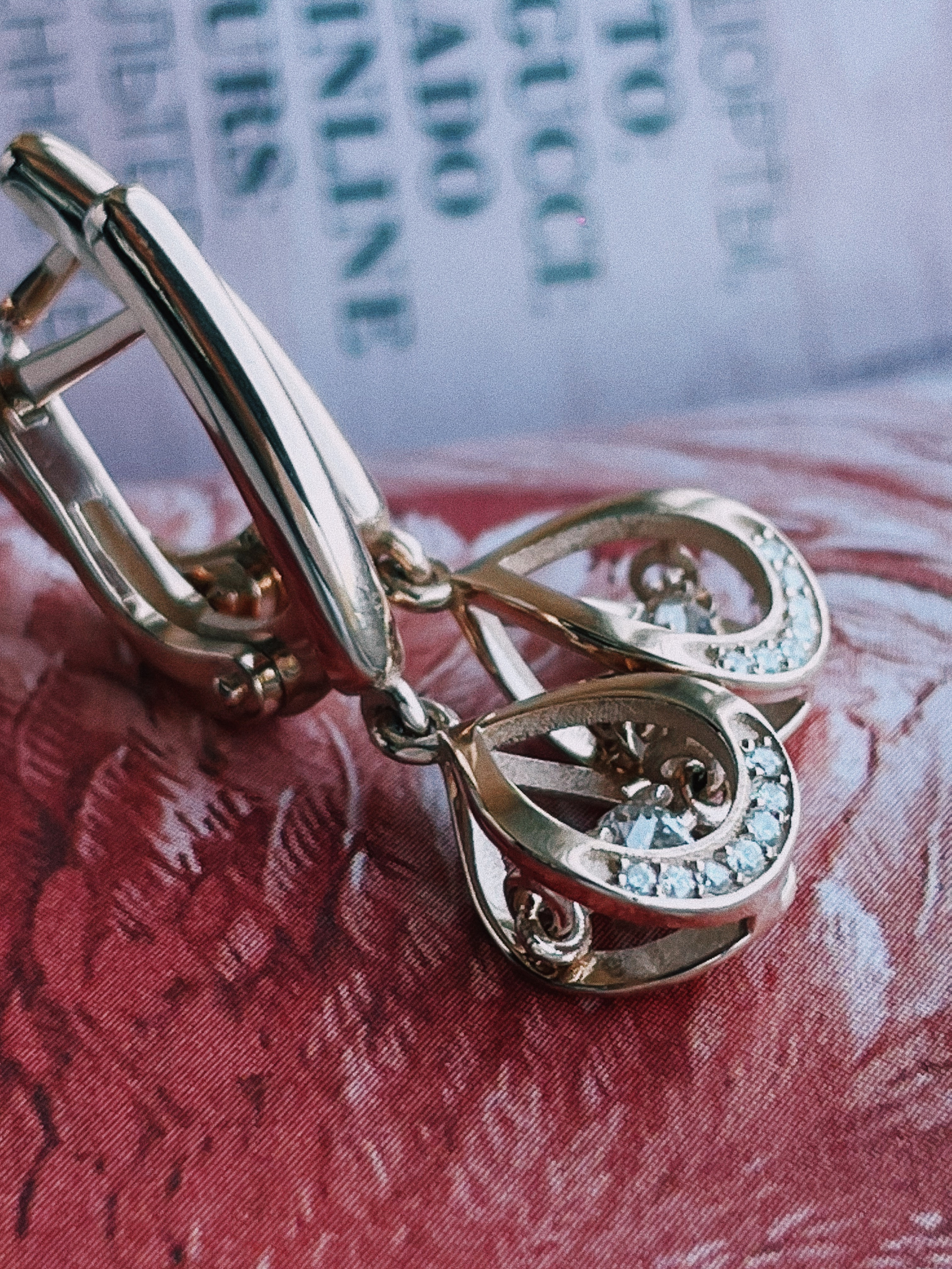 Серьги в подарок на свадьбу. Танцующие бриллианты. 