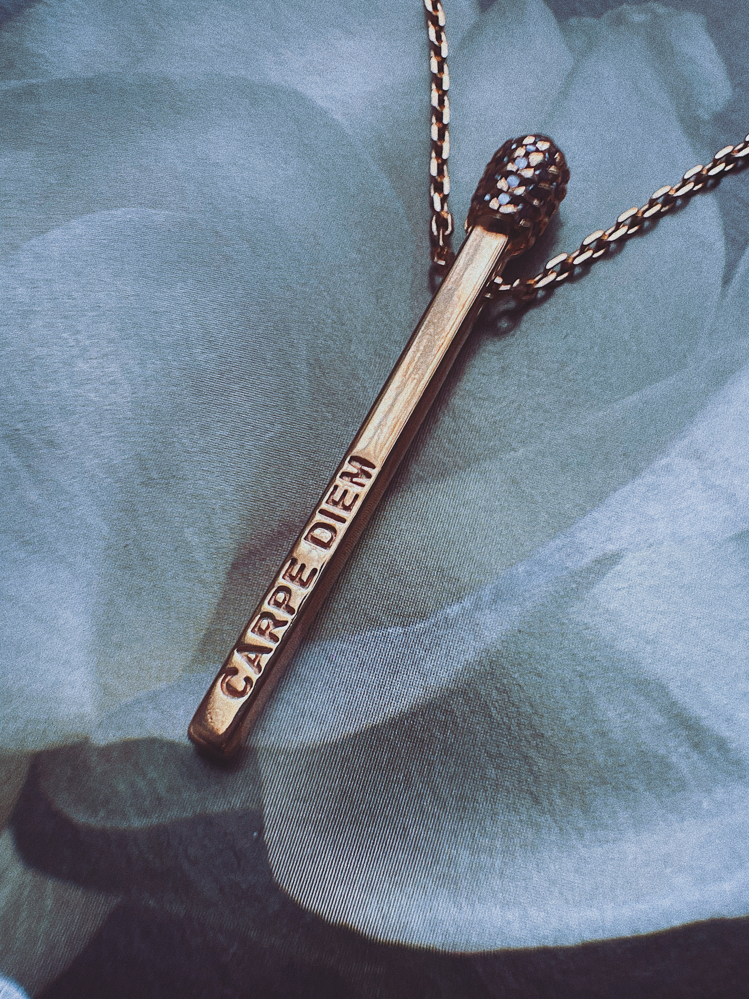 Подвеска Carpe Diem из серебра 925 пробы, золочение. Аметисты. 