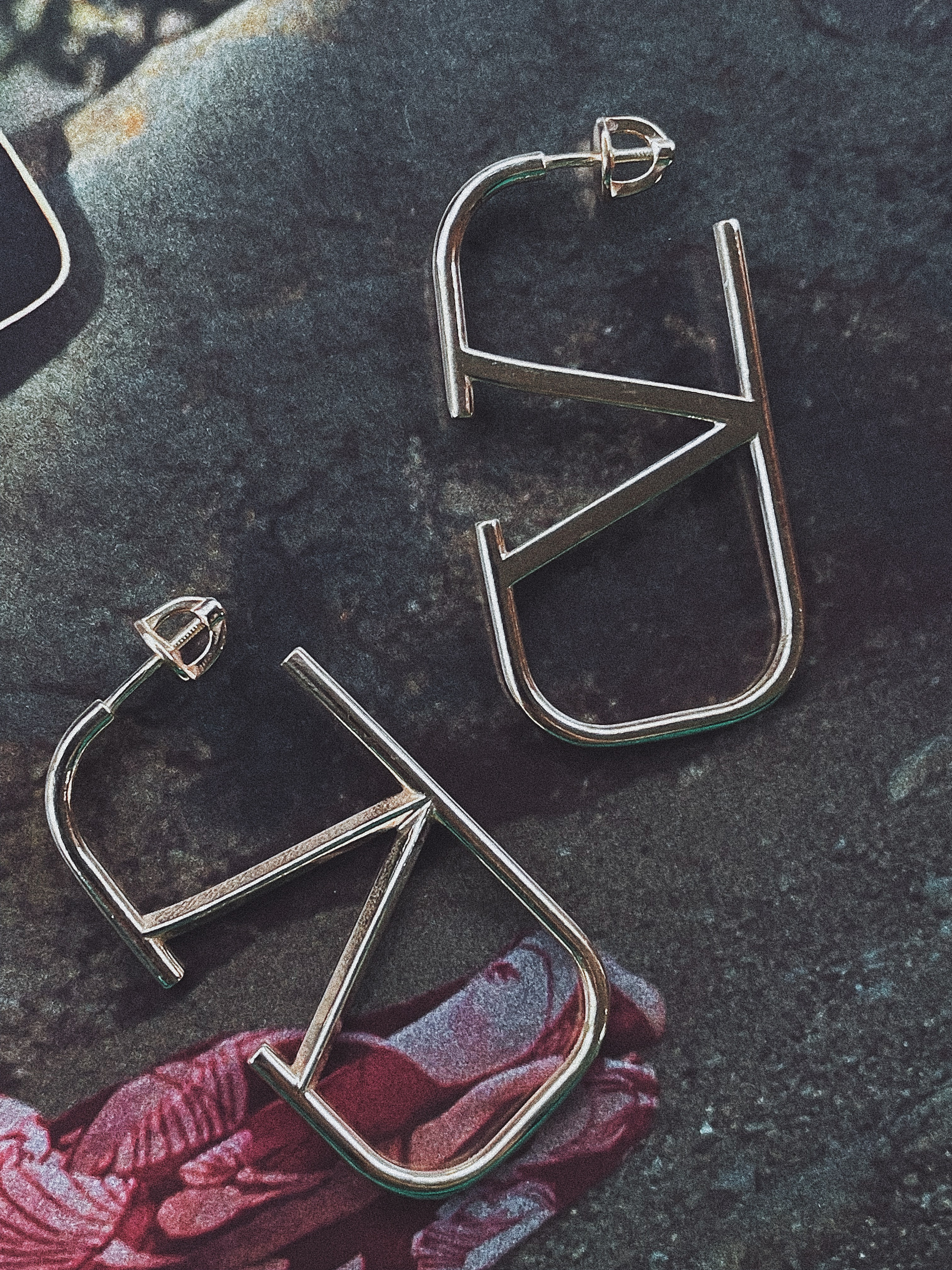 Серьги из серебра 925 пробы, золочение. Реплика фирмы VALENTINO. 