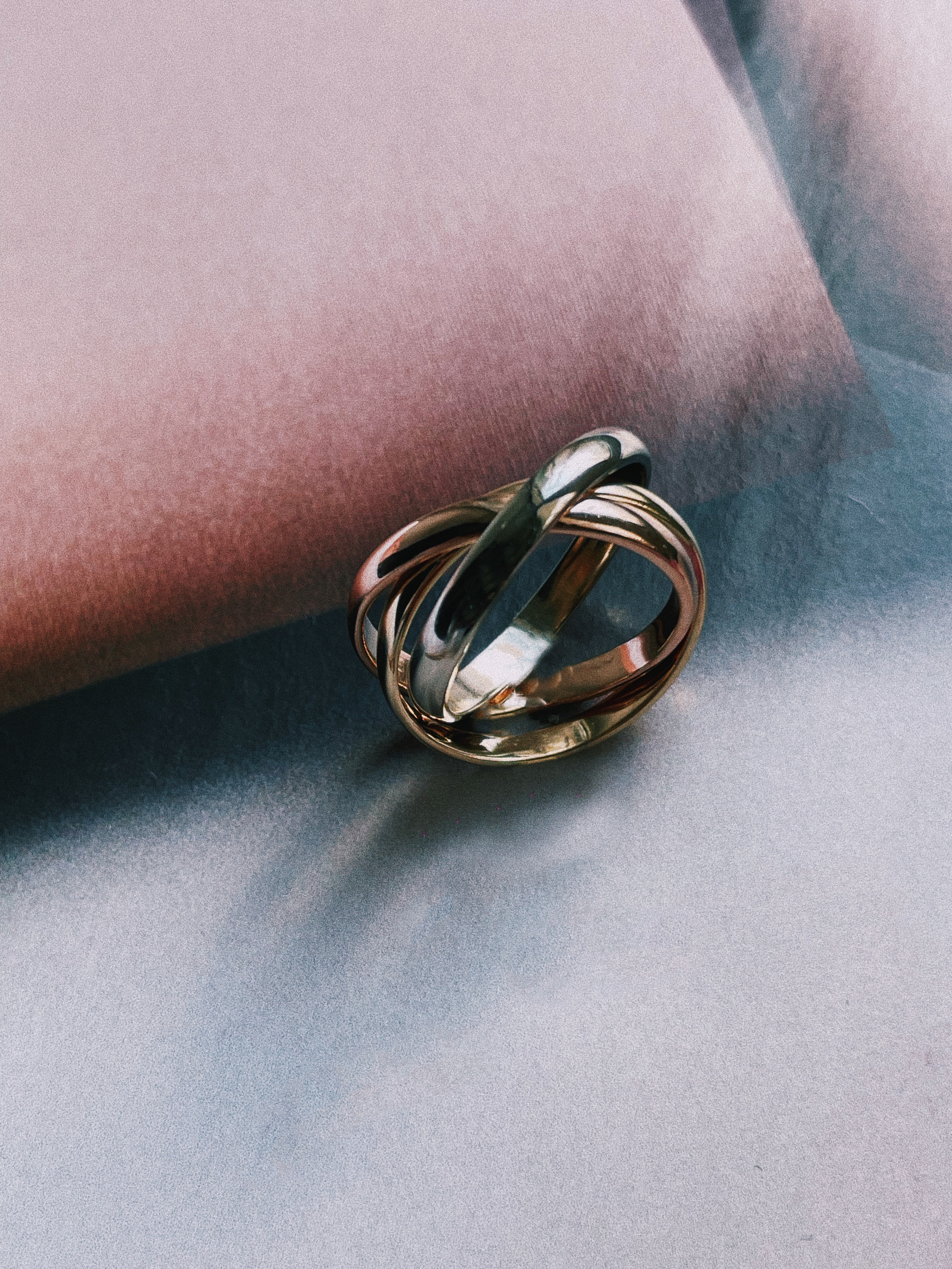 Кольцо TRINITY из трех видов золота - красное, белое и жёлтое. Реплика фирмы Tiffany. Стоимость подобного проекта - от 60.000 руб.