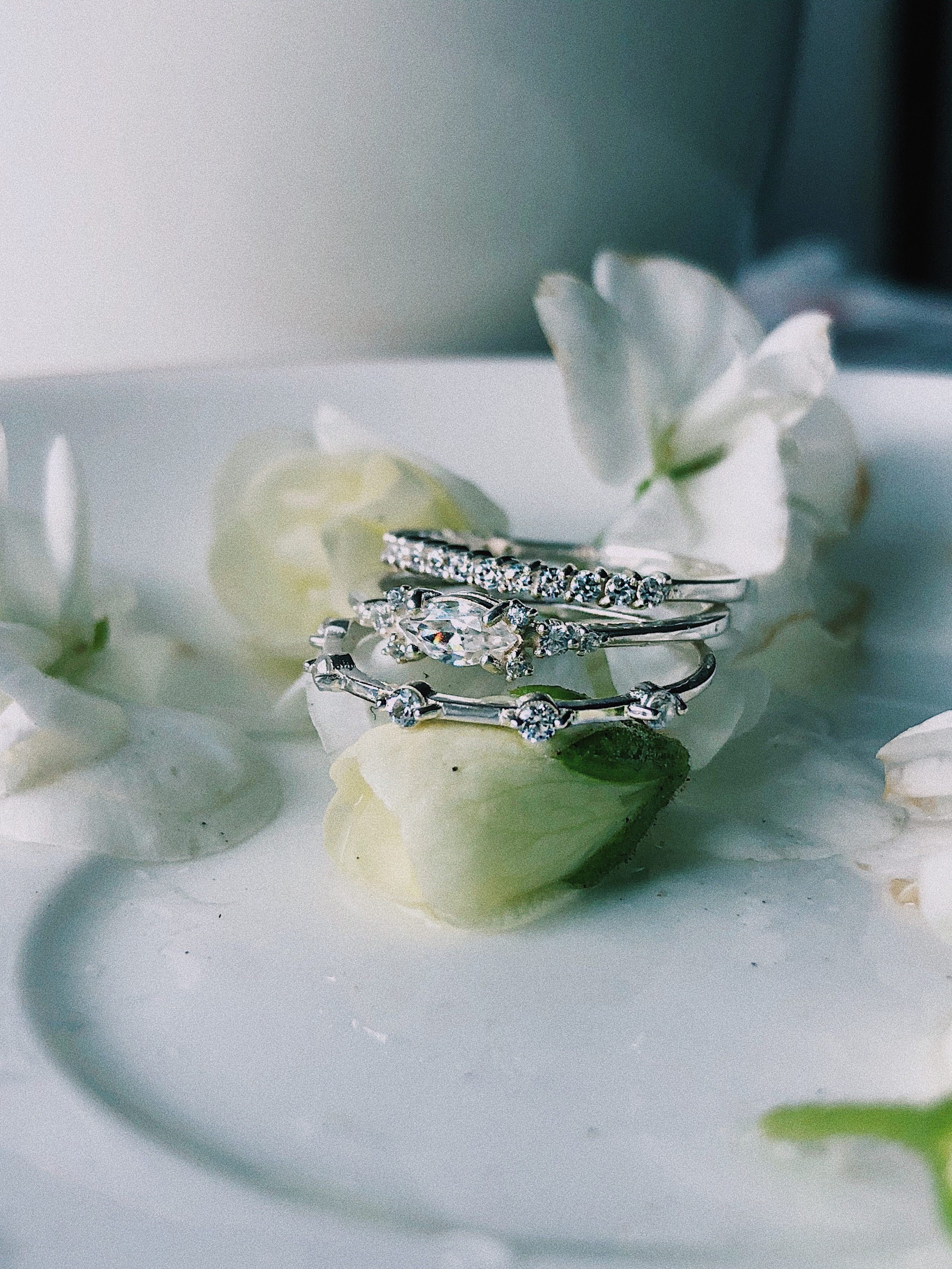 Сет из трех колец из серебра 925 пробы, родирование, фианиты. 