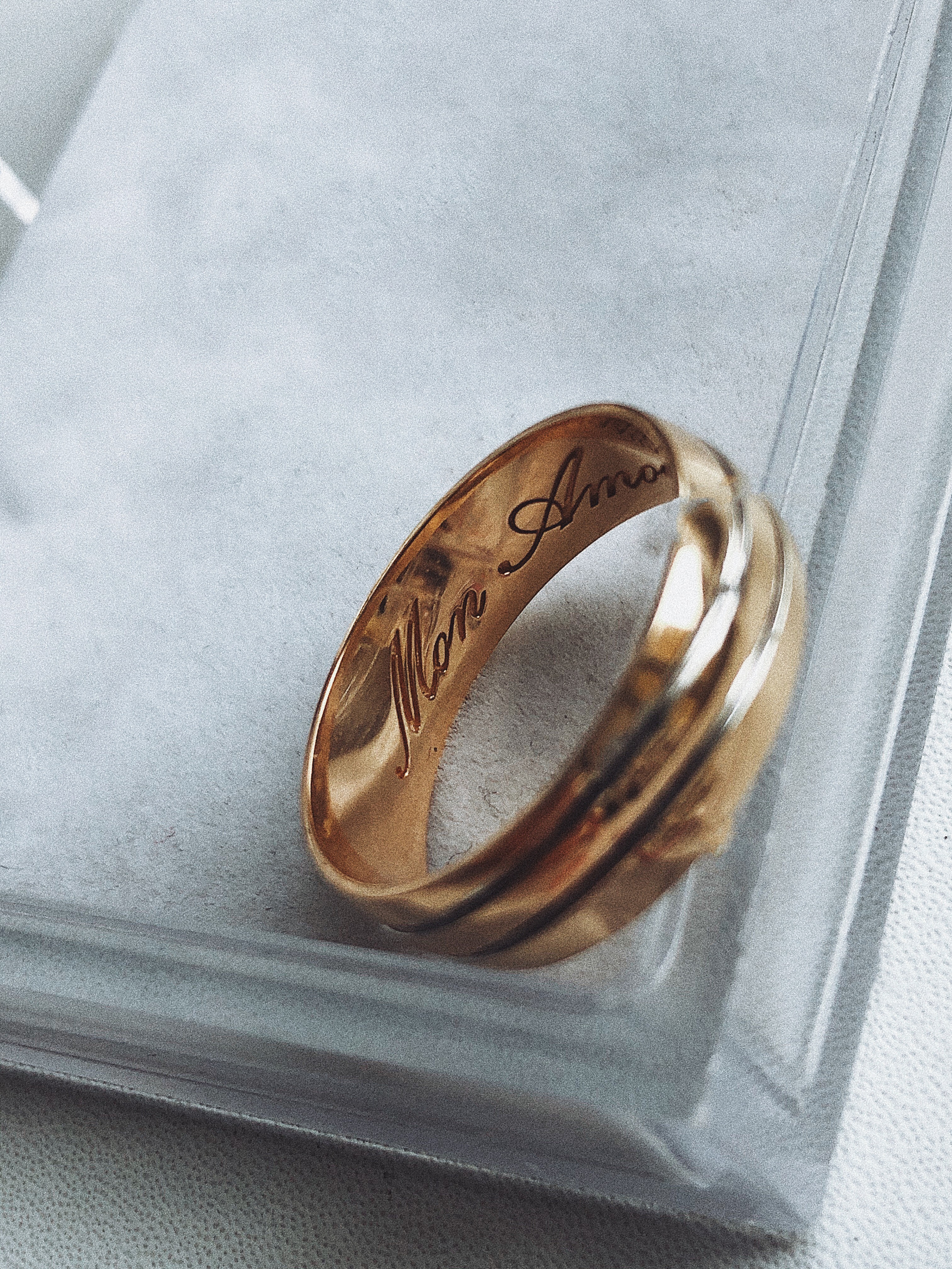 Переделанные обручальные кольца на годовщину свадьбы. Материал клиента. Белое и красное золото, гравировка. 