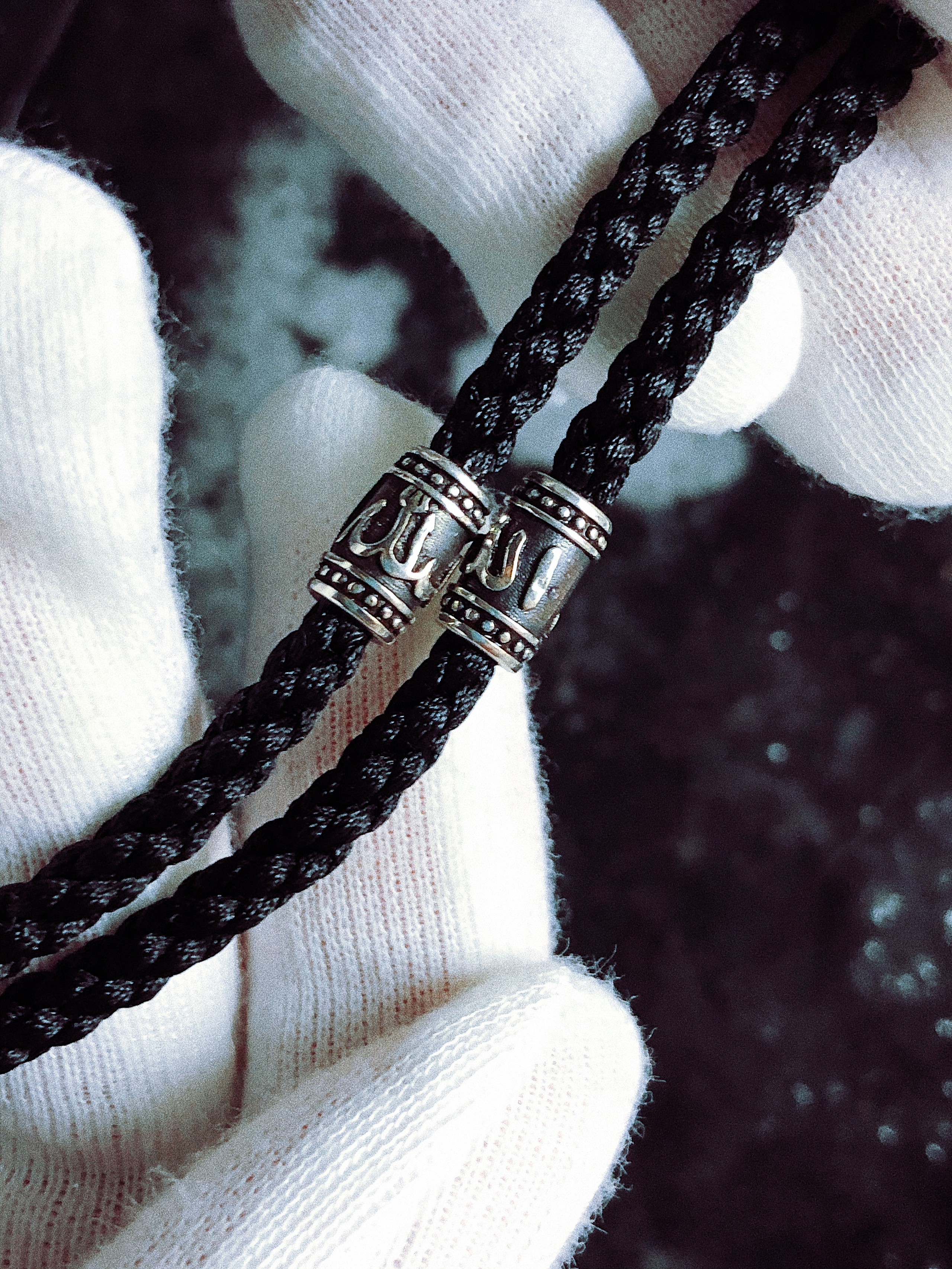 Именная подвеска из серебра на гайтане с использованием мусульманских символов и  серебряных вставок. Серебро 925, родирование. Чернение. 