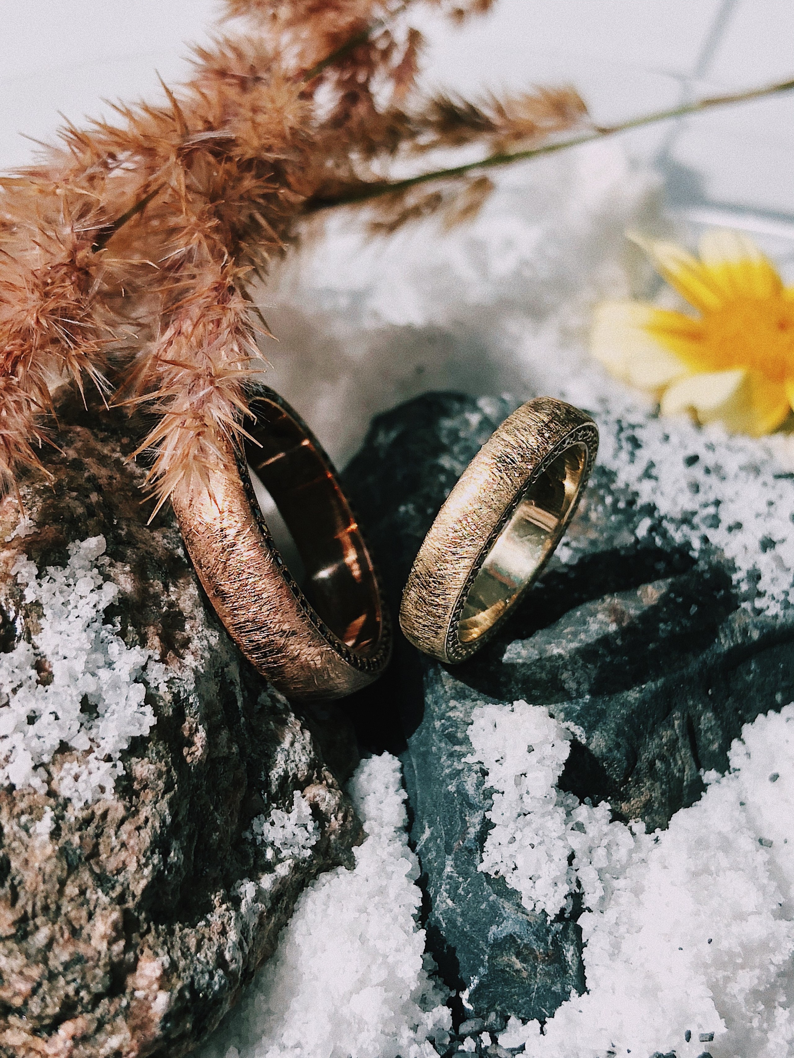 Обручальные кольца из красного и лимонного золота. Чёрные и Белые бриллианты. 