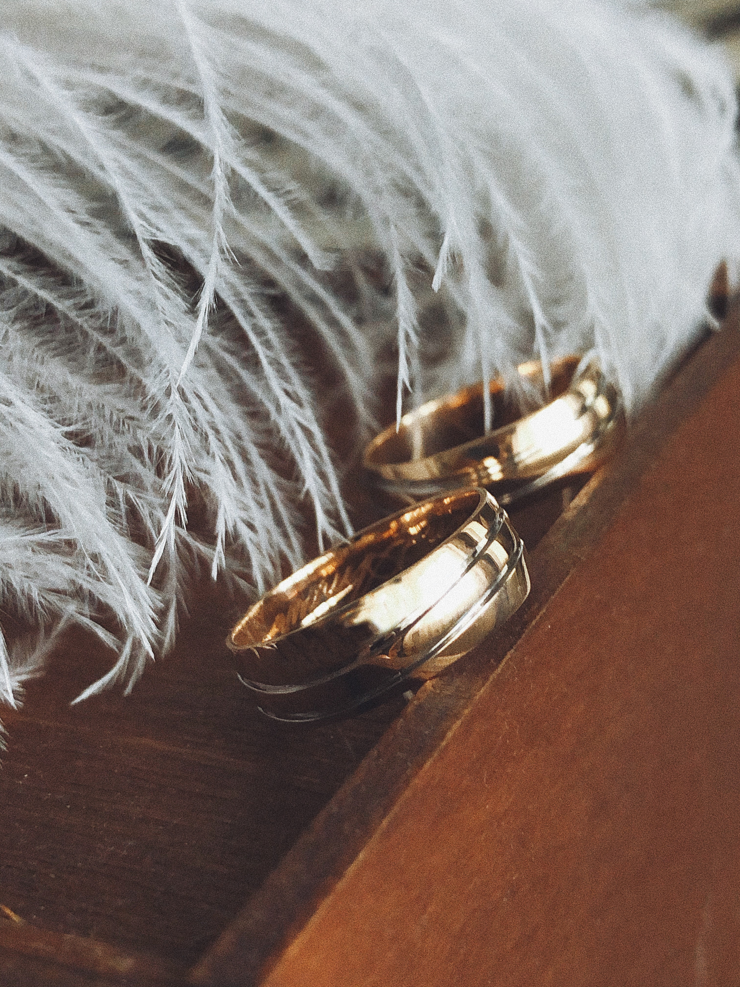 Переделанные обручальные кольца на годовщину свадьбы. Материал клиента. Белое и красное золото, гравировка.