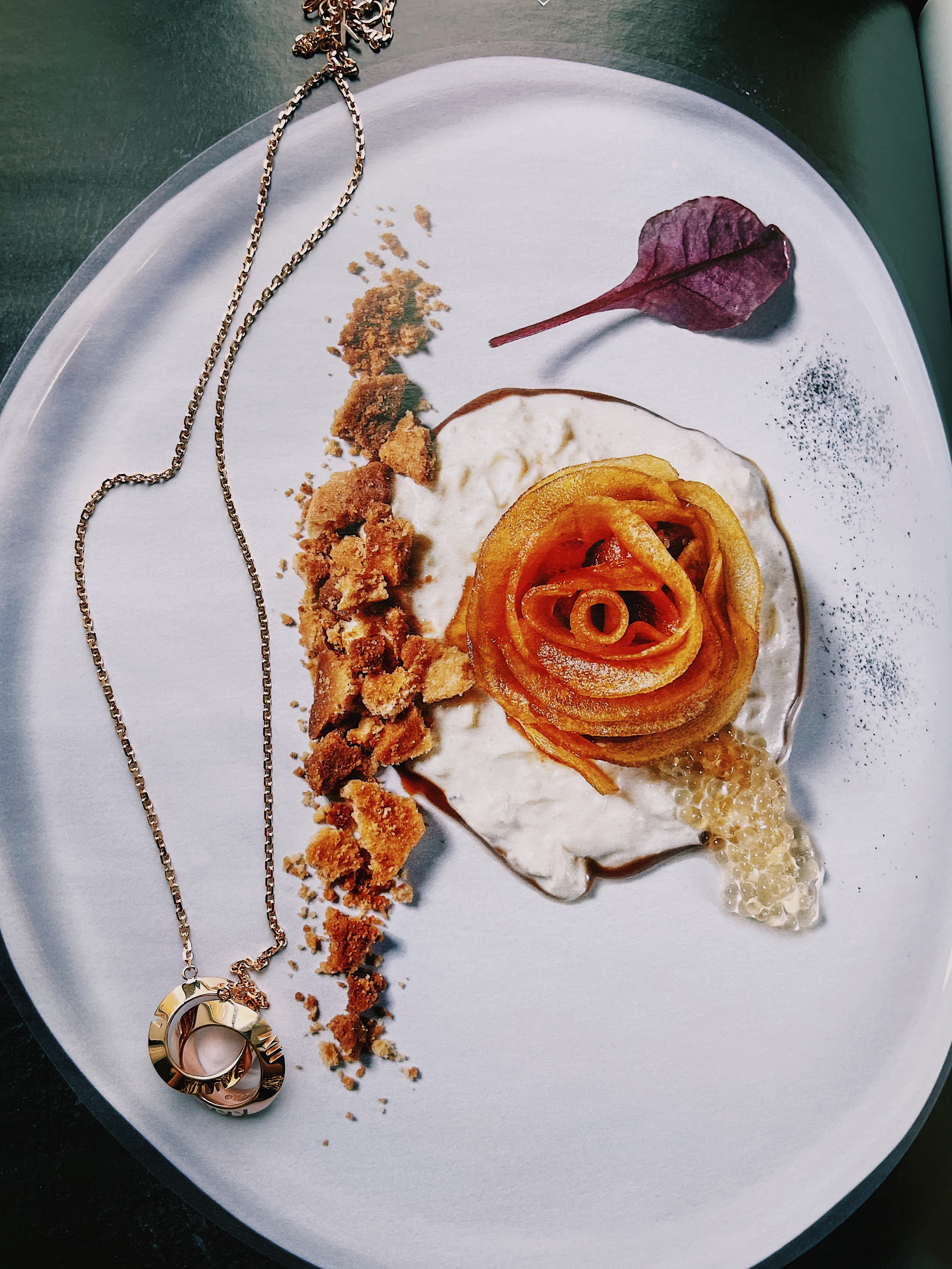 Реплика цепочки фирмы Tiffany. На гранях римские цифры - дата рождения. Изготавливалось из металла клиента. Золото 585 пробы. 