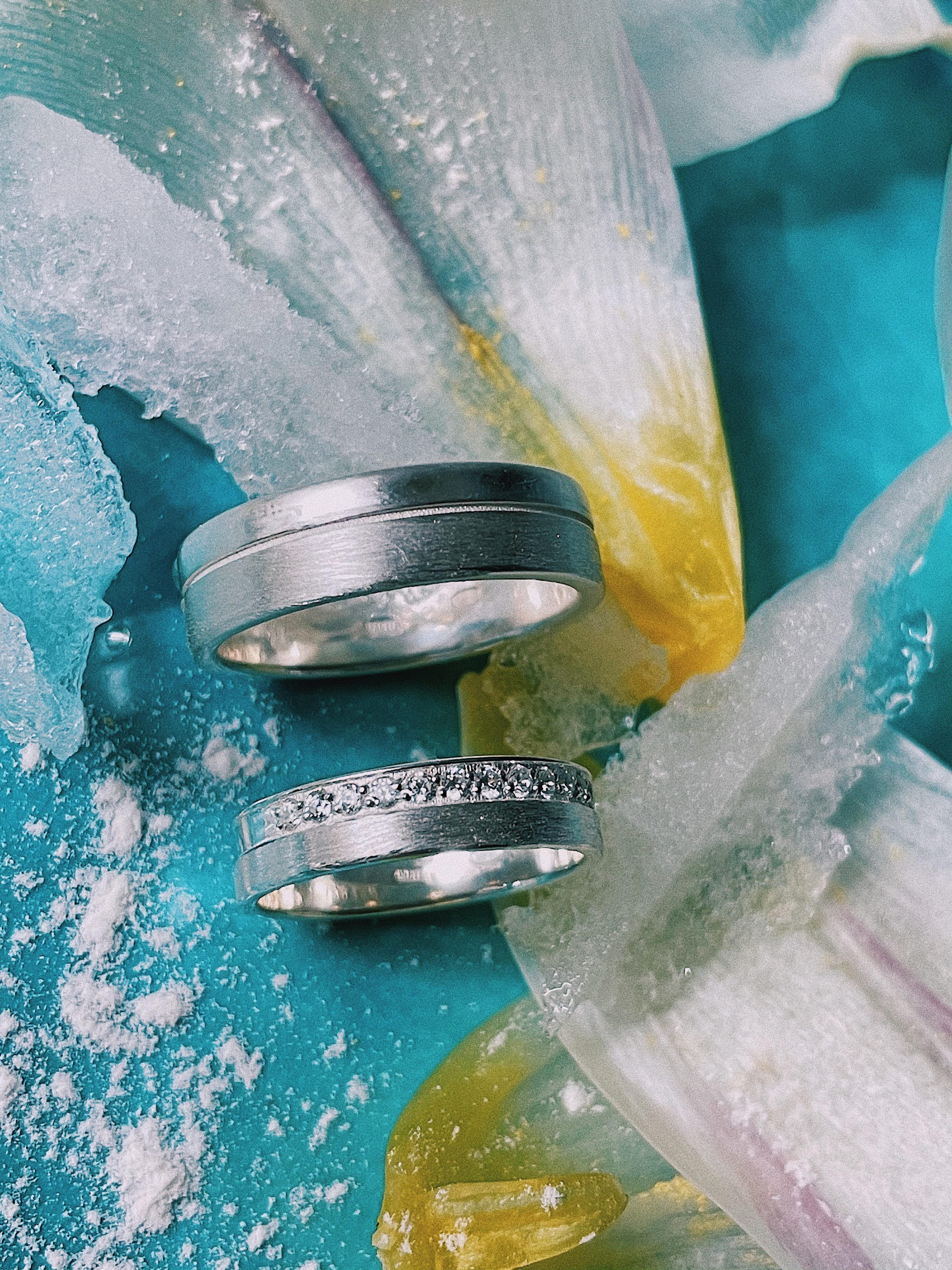 Серебряные обручальные кольца с фактурой. 