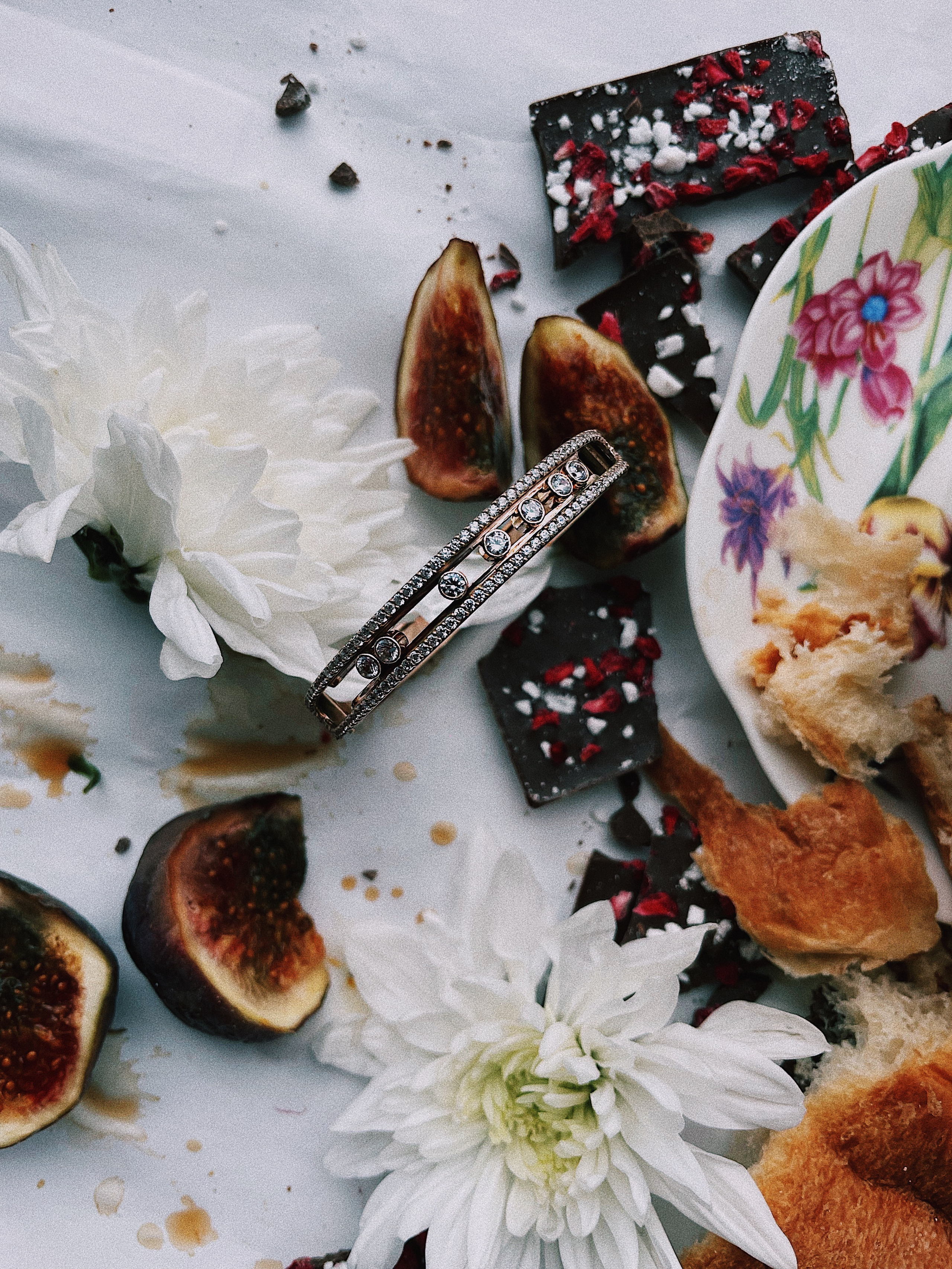 Браслет из золота 585 пробы. Реплика фирмы MESSIKA. 