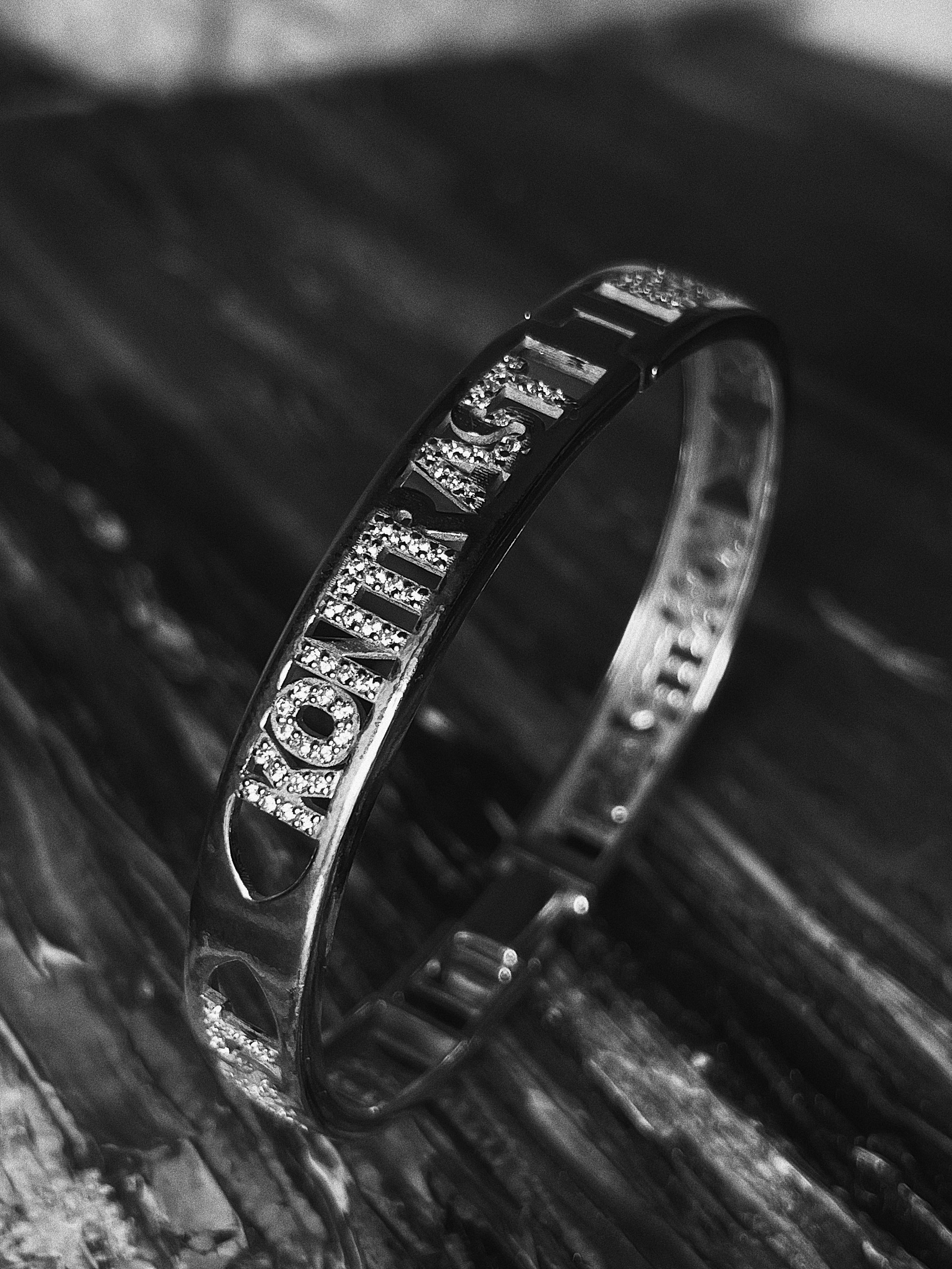 Браслет из серебра 925 пробы с логотипом собственного салона красоты KONTRAST. 