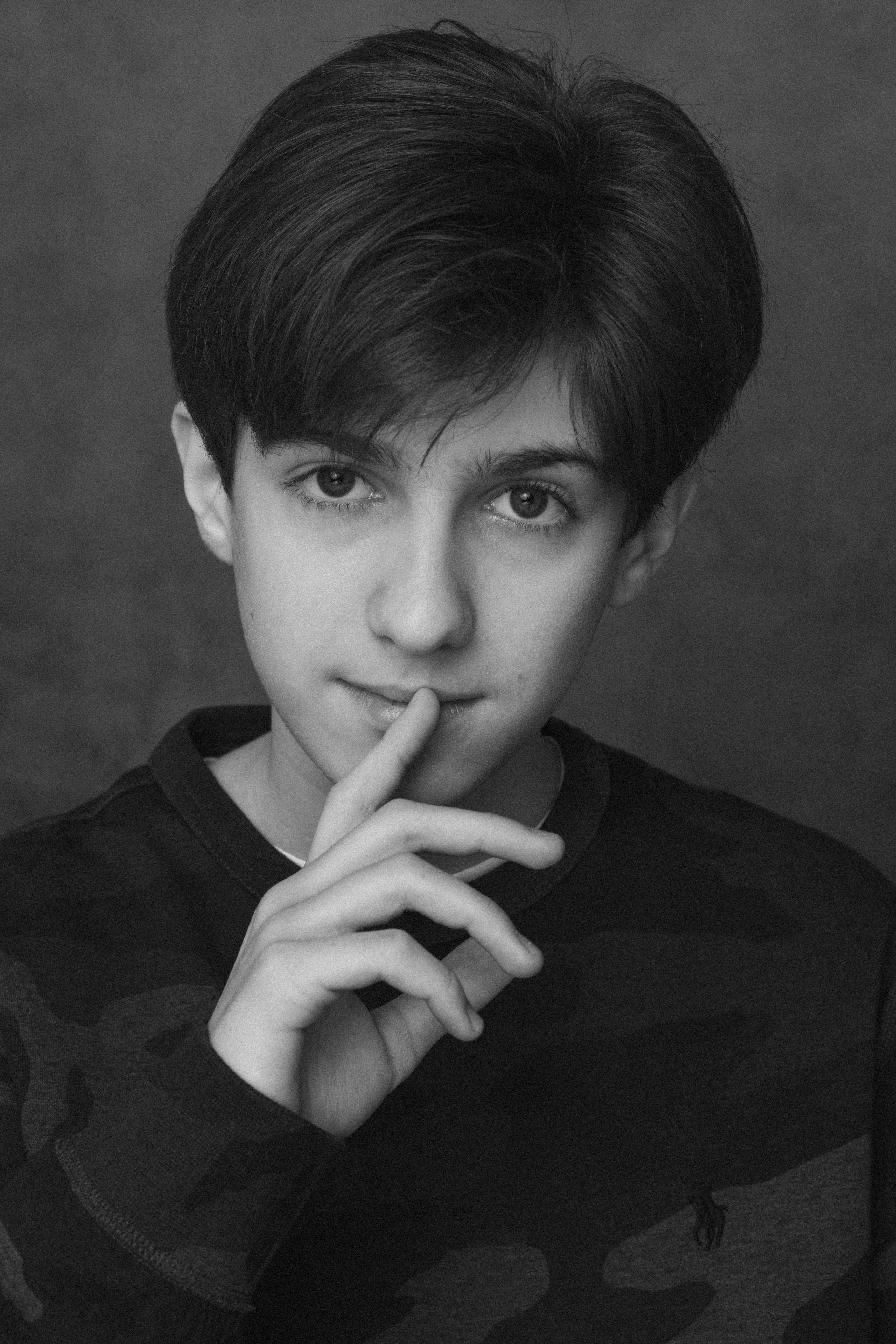 АРТЕМ. Я фотограф из Москвы к Вашим услугам