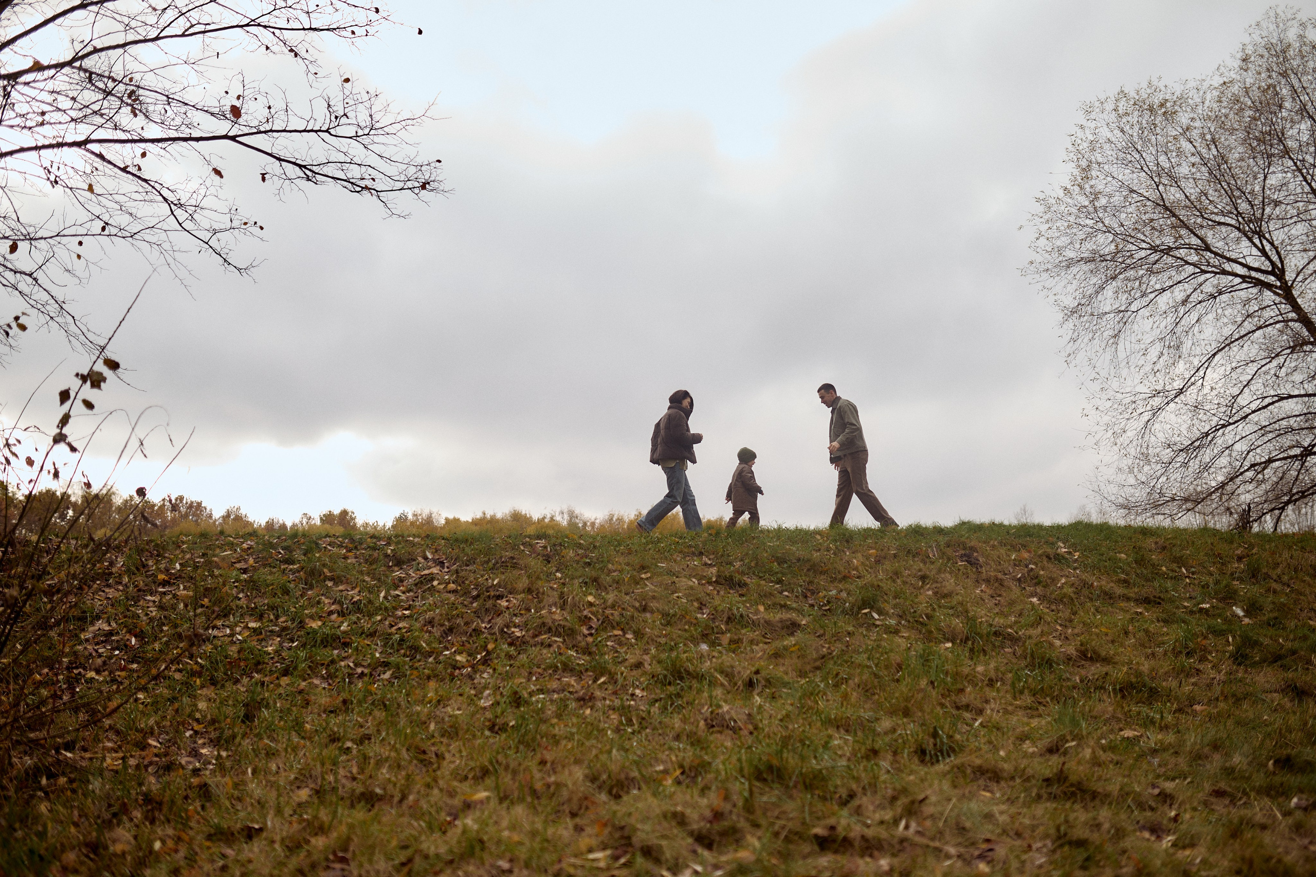 Вова, Юля и Максим в осеннем парке. Семейный и свадебный lifestyle-фотограф в Москве Мария Петрова