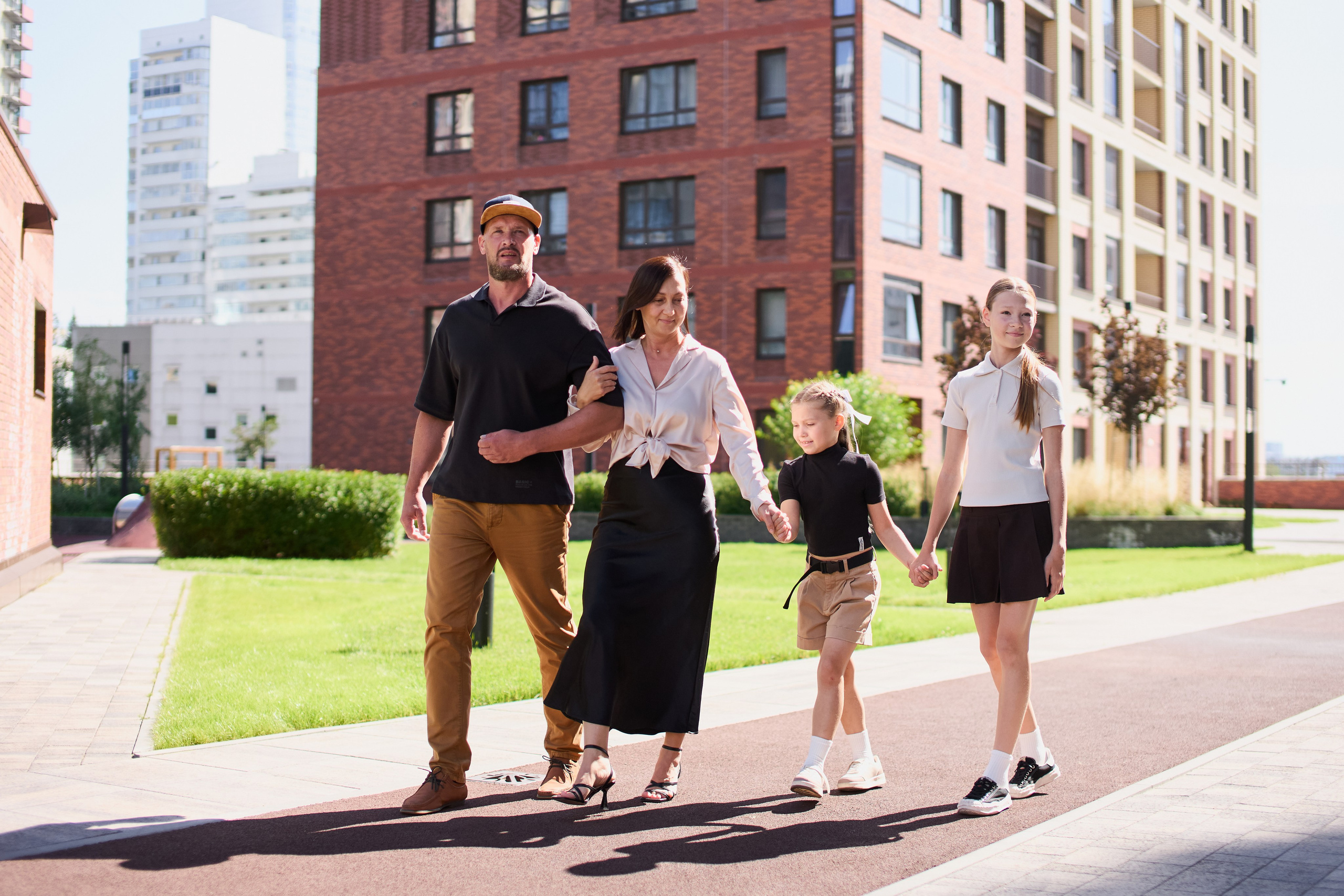 Семейная фотосессия в ЖК Академия для рекламы (Новосибирск). Репортажный и женский фотограф в Новосибирске