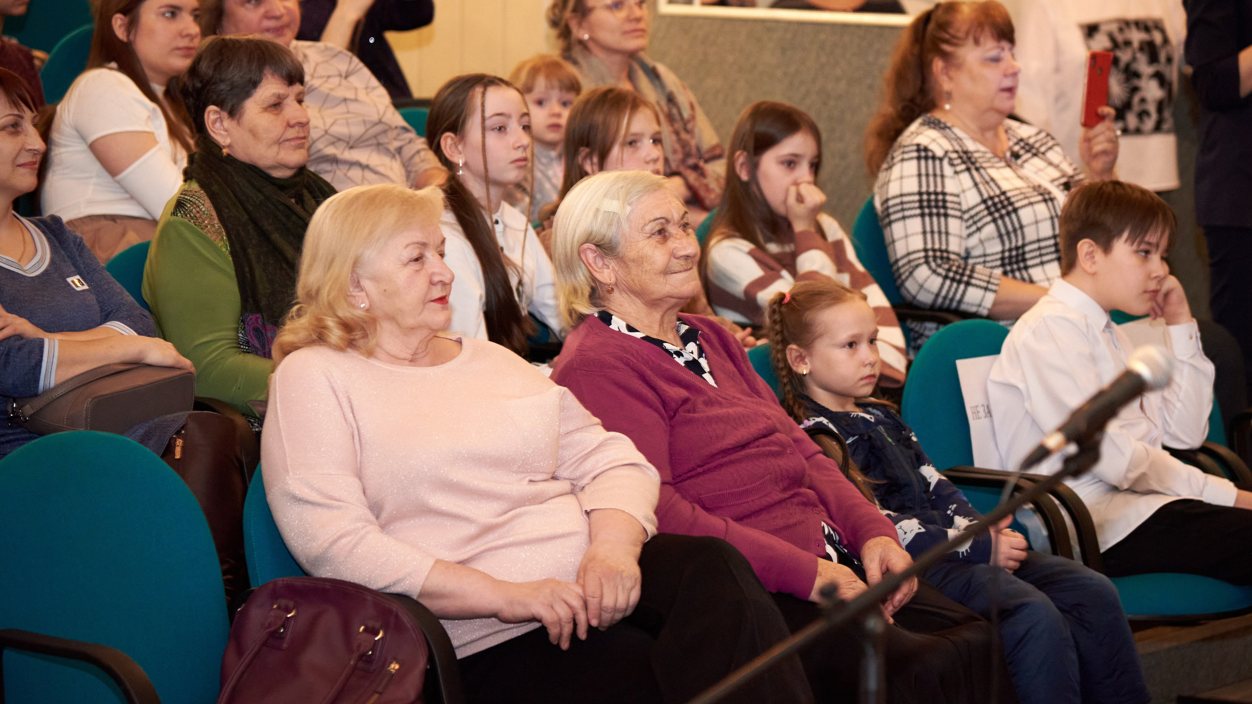 Концерт к международному женскому дню. [fXph] Фотограф Масликов Илья. Съёмка мероприятий в Ленинске-Кузнецком