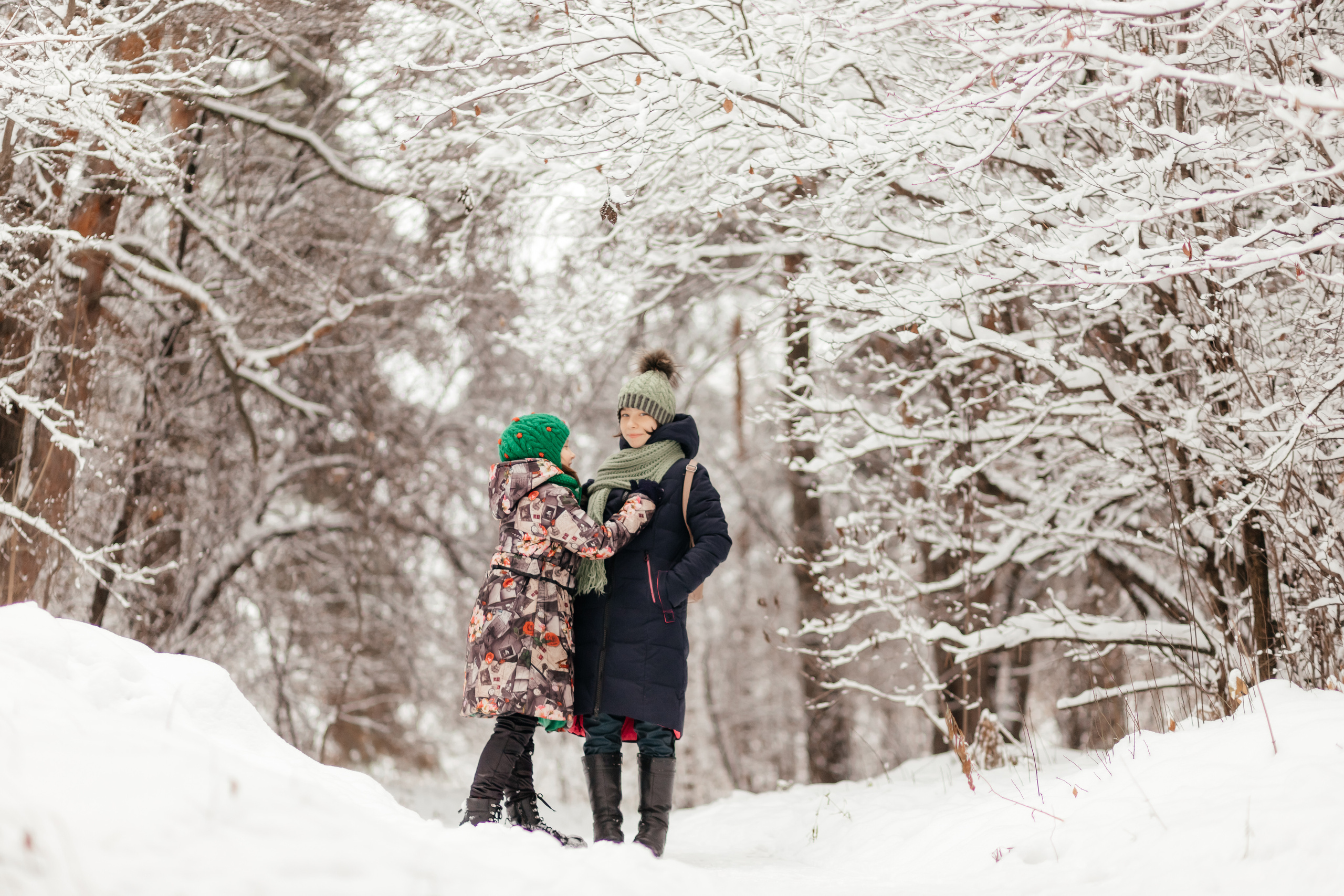 Лес. Сестрички. Семейный фотограф в Минске Приболовец Светлана