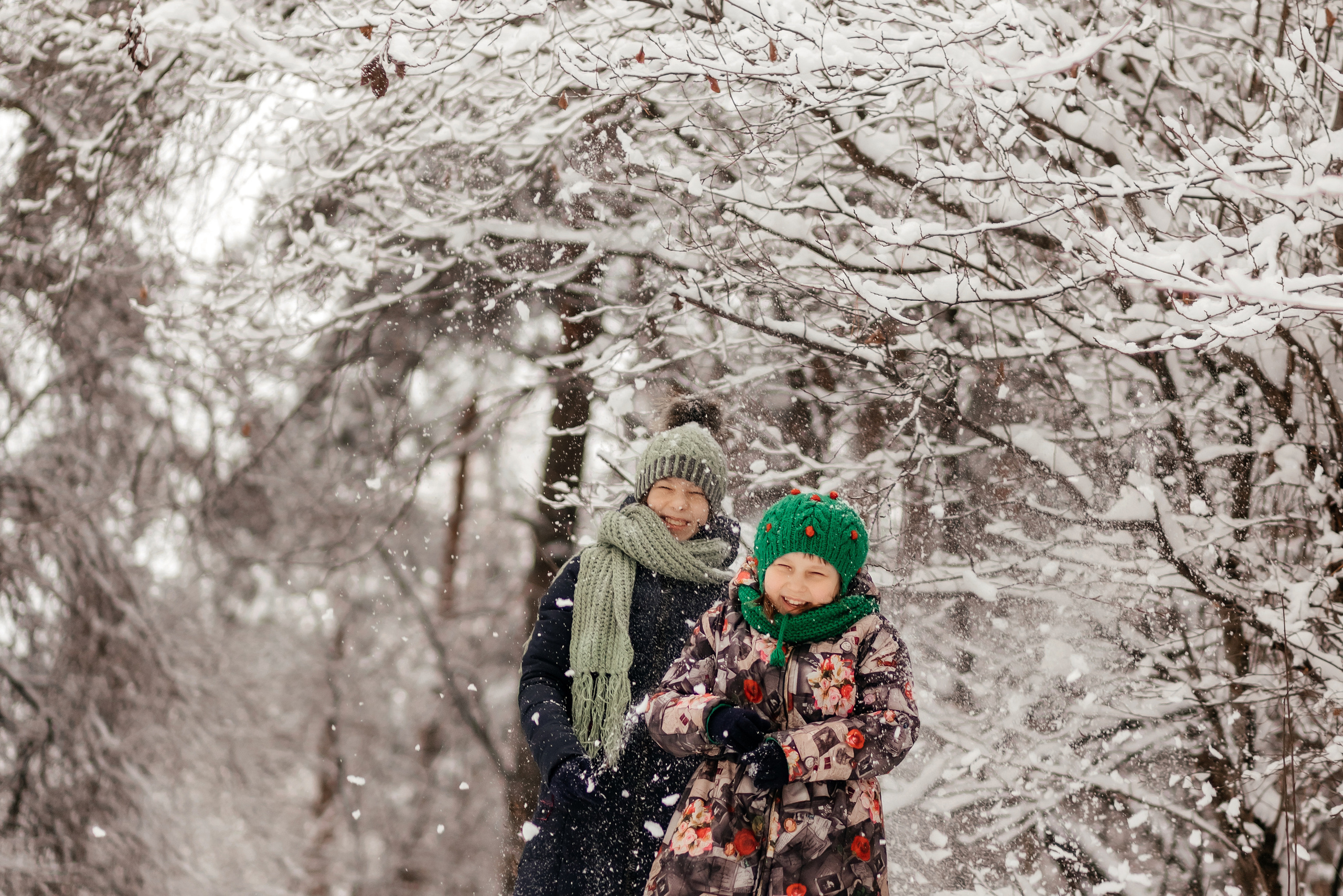 Лес. Сестрички. Семейный фотограф в Минске Приболовец Светлана