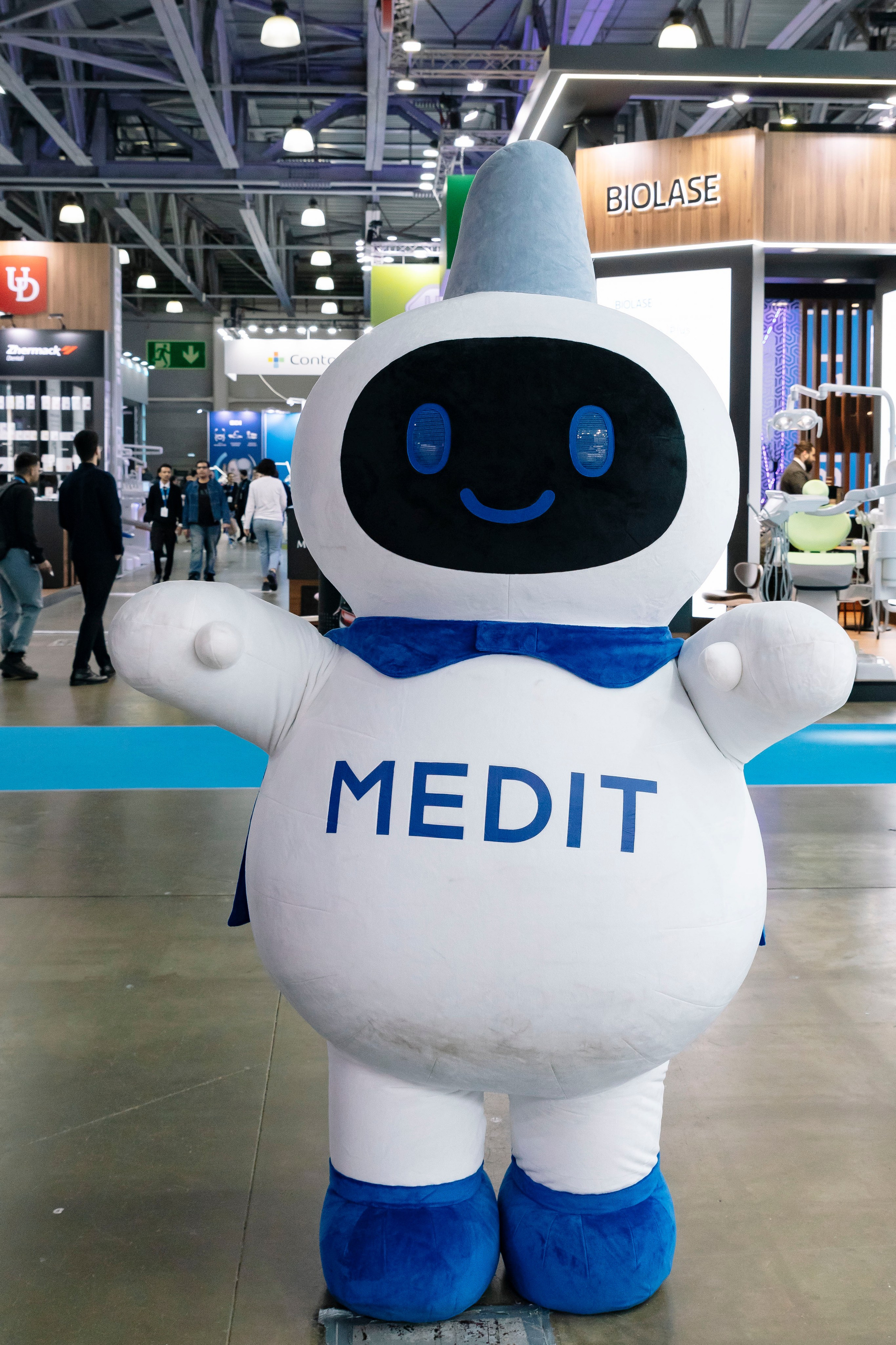 Стоматологическая выставка Dental Salon 2026. Профессиональный фотограф в Москве | Заказать фотосессию и съемку