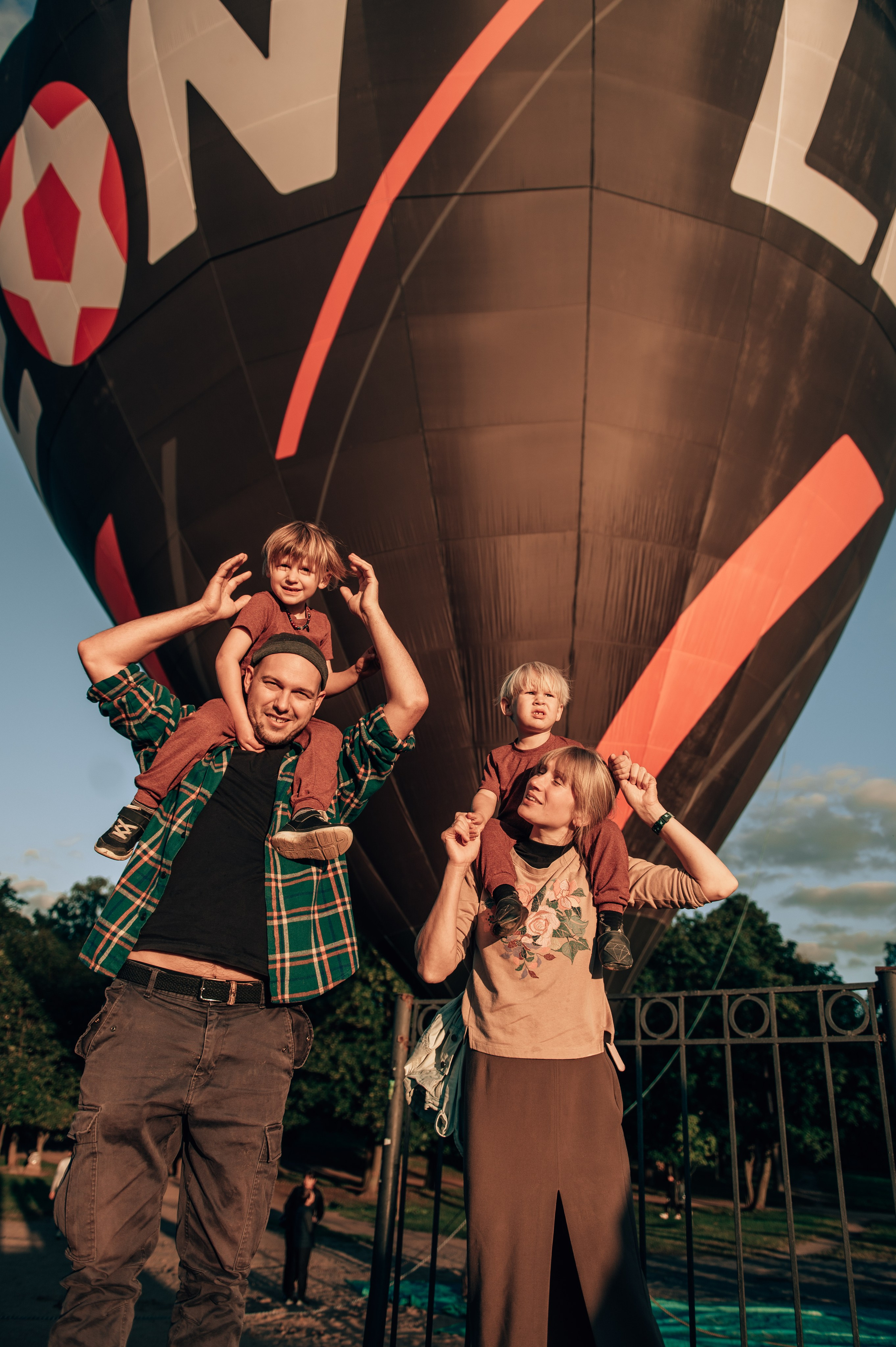 Семейна прогулка с непоседами-мальчишками. Свадебный и семейный фотограф София Невская
