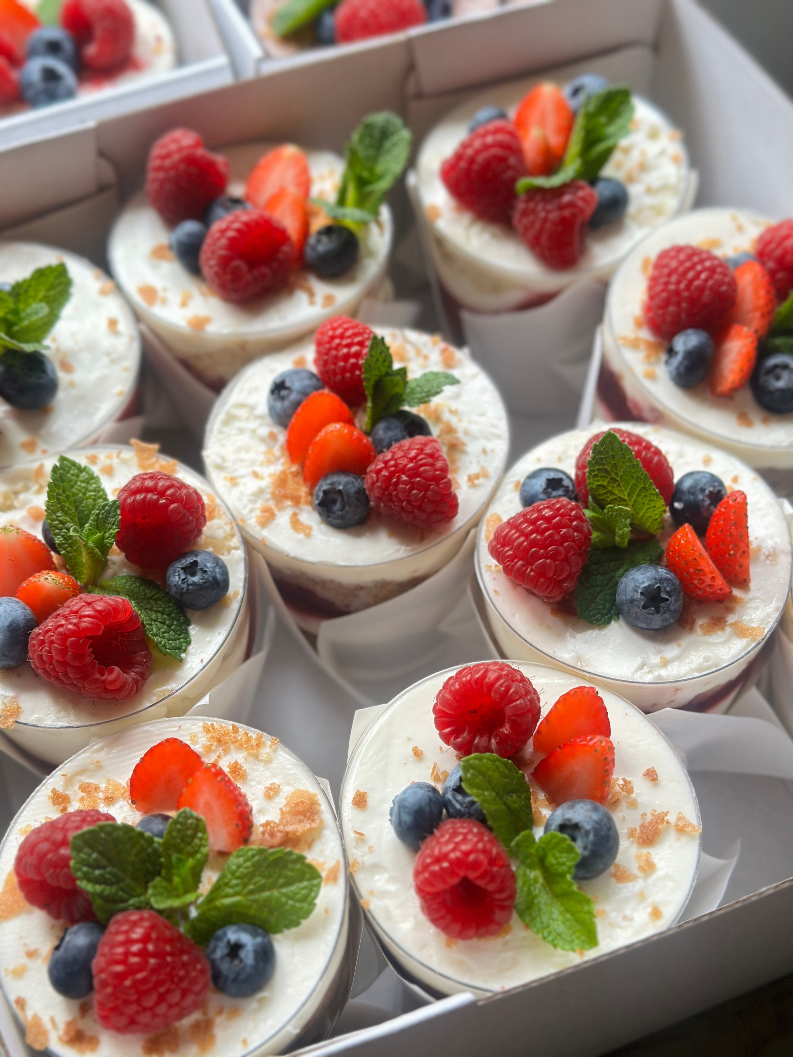 Торты и десерты. Выездной кейтеринг, съедобные букеты, торты и сладости на заказ