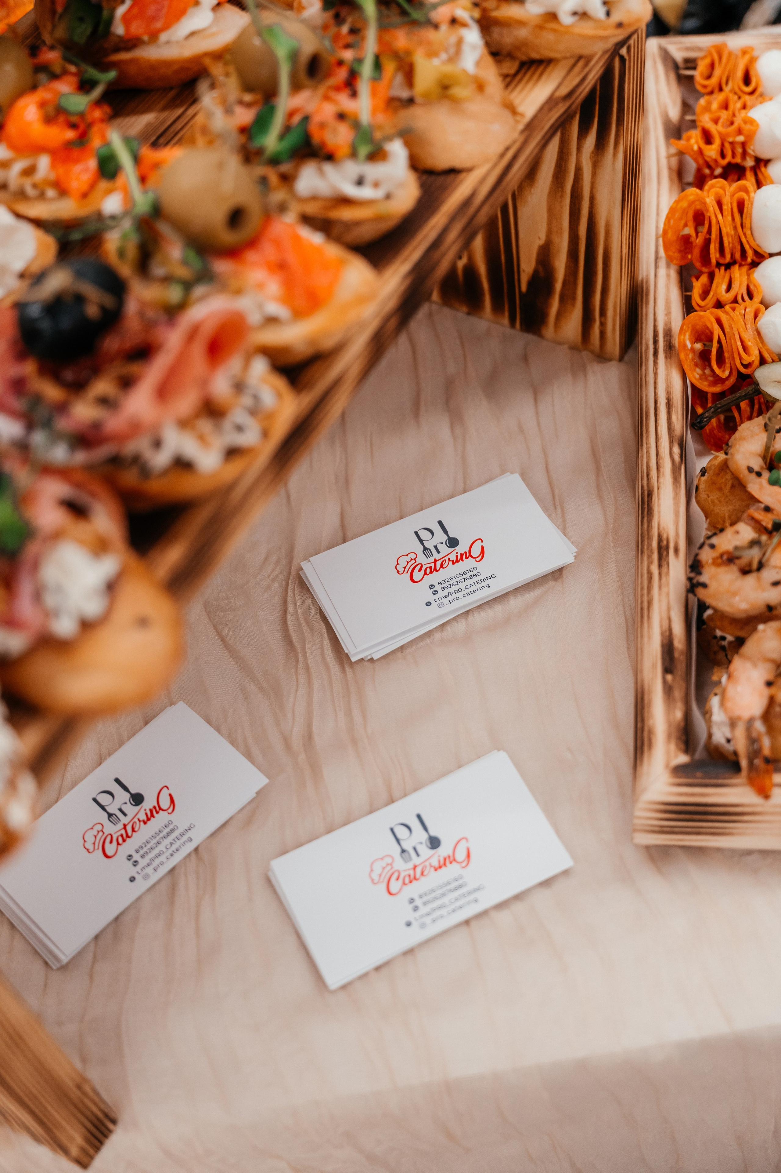 Столы. Выездной кейтеринг, съедобные букеты, торты и сладости на заказ