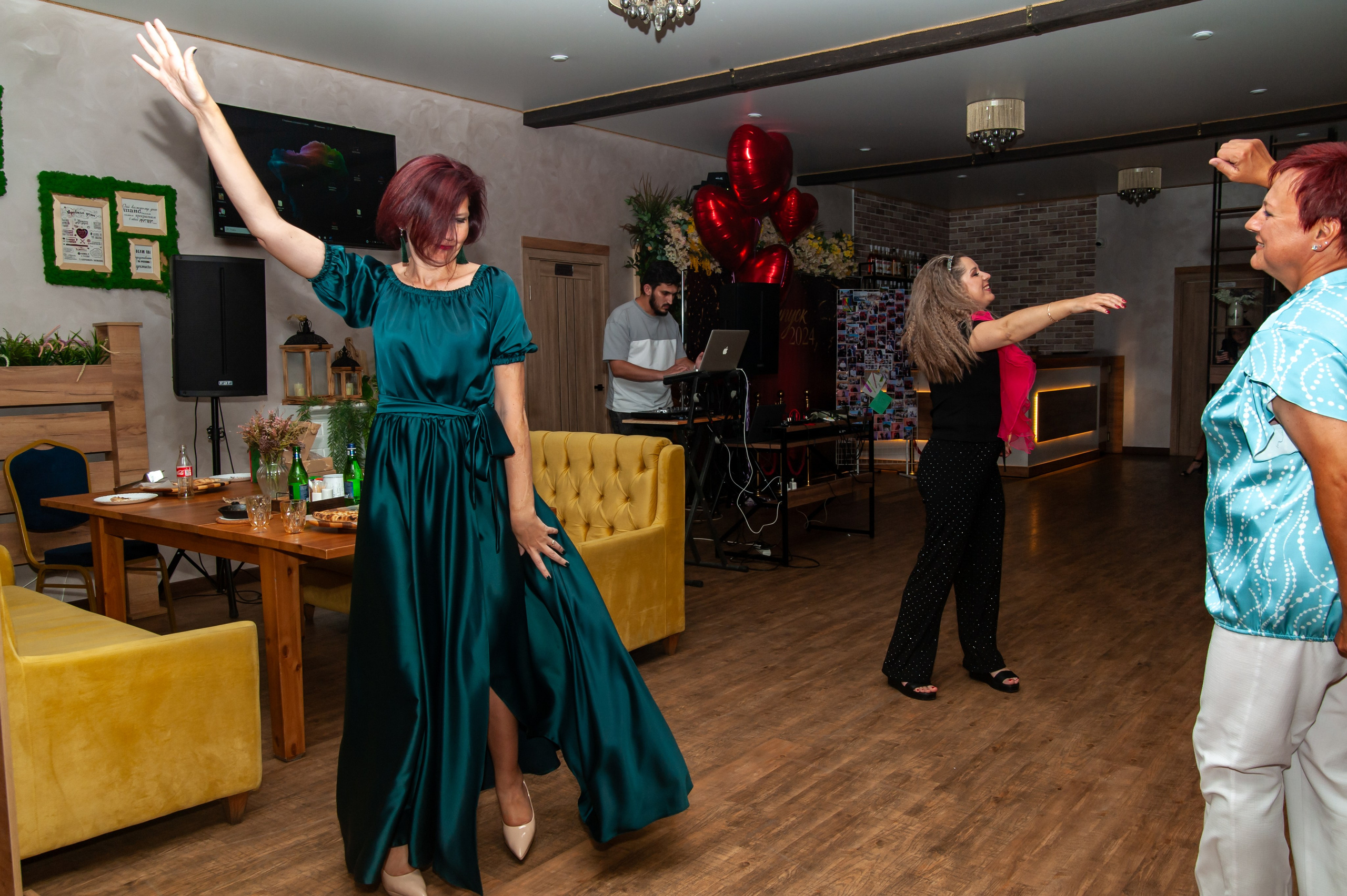 Выпускной МАОУ СОШ № 17 им. Эдуарда Есаяна. Свадебный и семейный фотограф Денис Лукьянов в Краснодаре, Краснодарском крае и Республике Крым